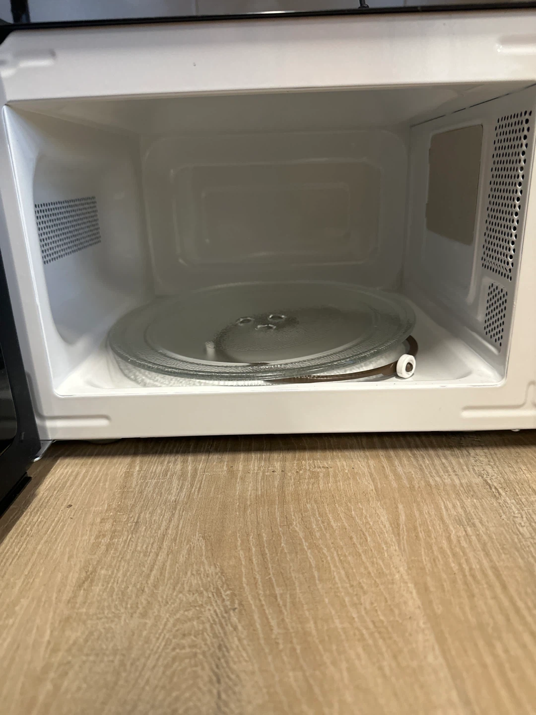 Hamilton Beach Black Microwave Excellent Condition - photo 3