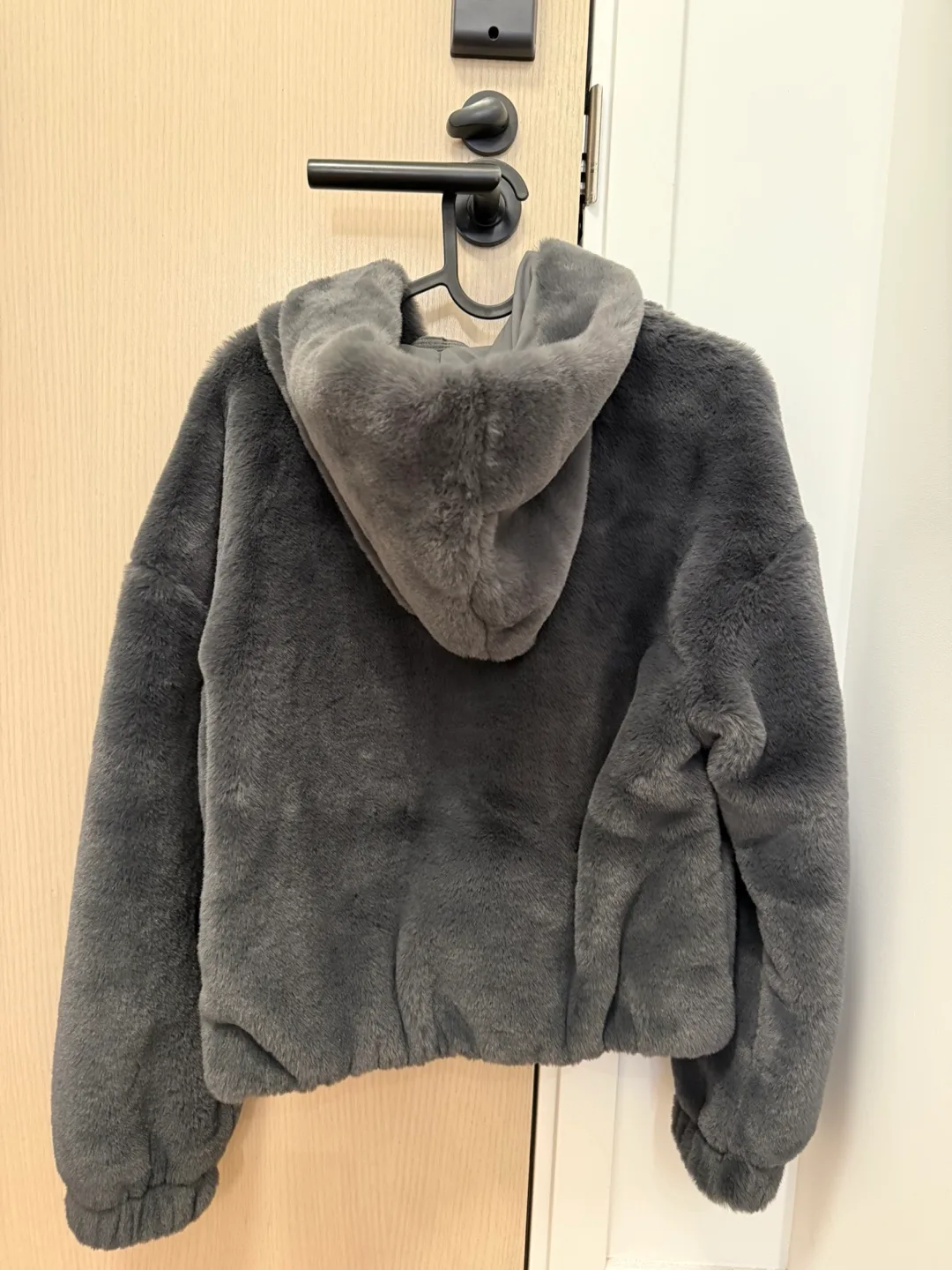 Hollister Faux Fur Jacket - Size XS image indicator(2)