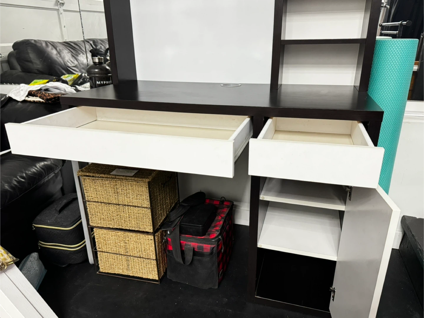 Black & White Desk - photo 2