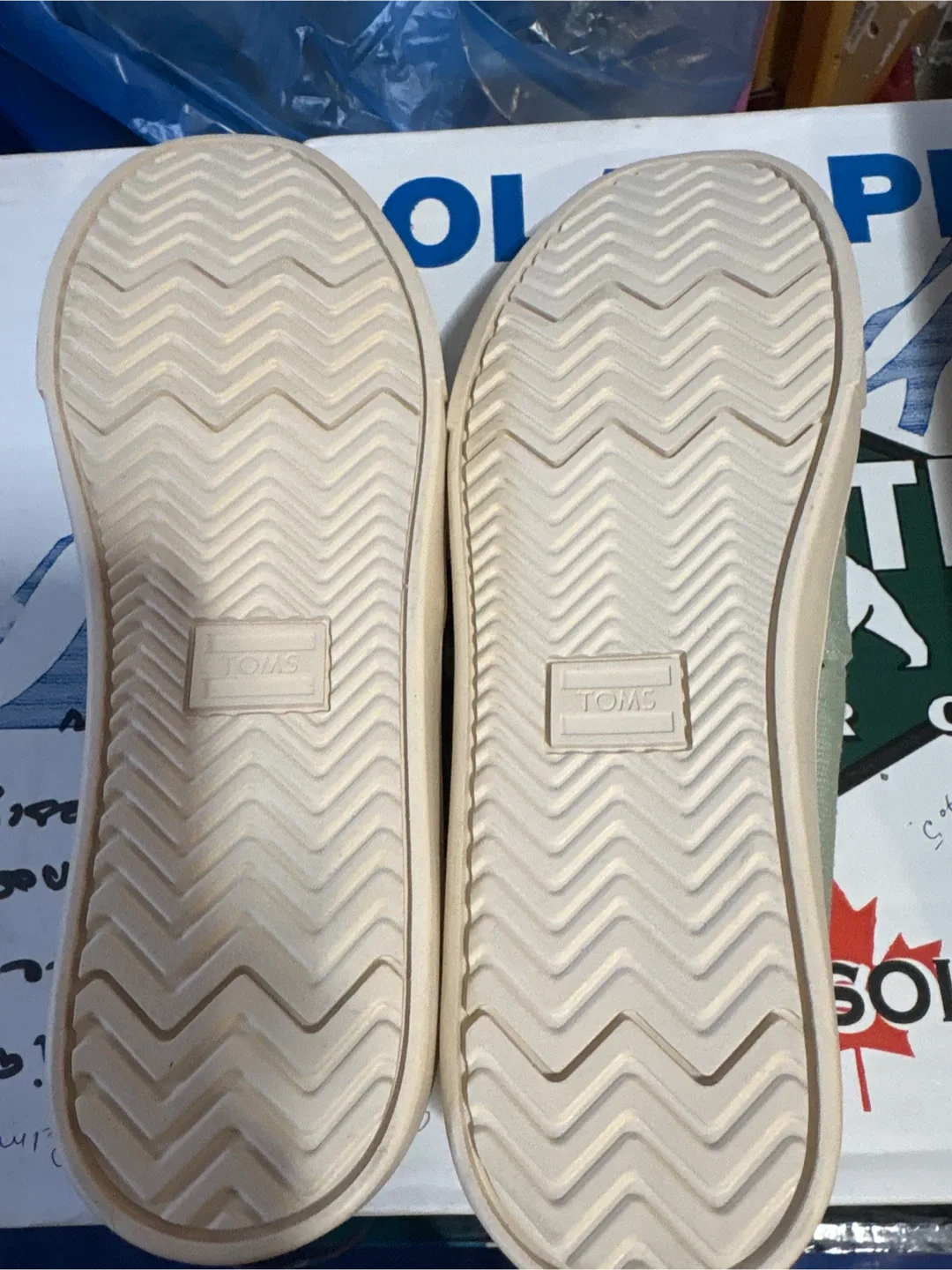 TOMS Venice Collection Shoes, Women's 7.5, Green image indicator(3)