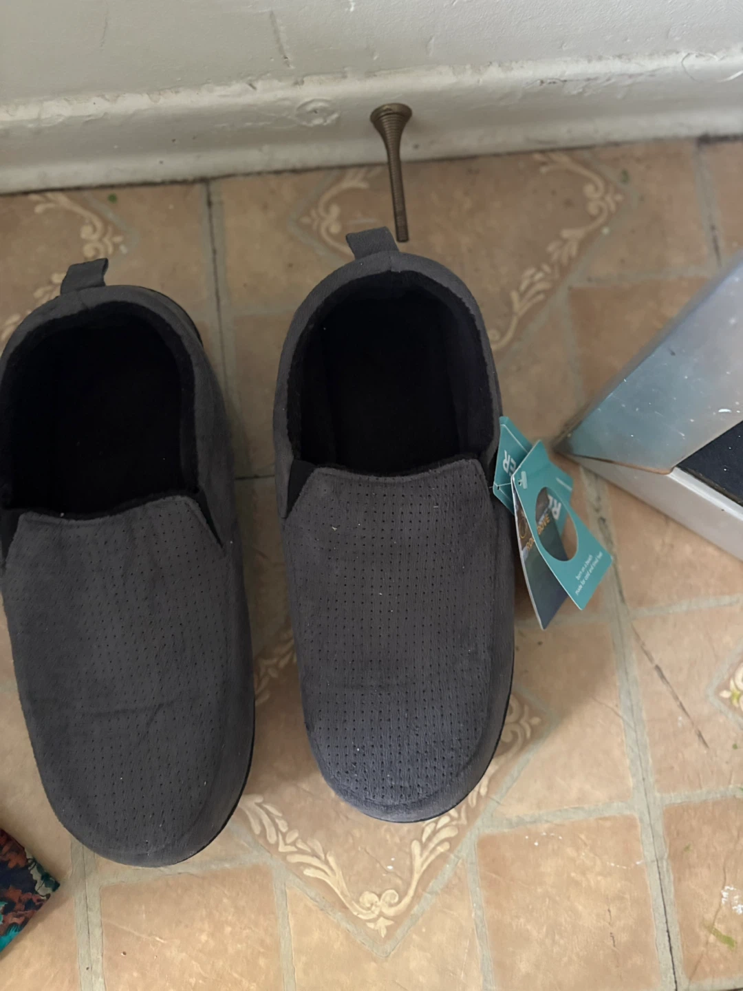 RockDove Men's Original Two-Tone Slippers, Size 9-10