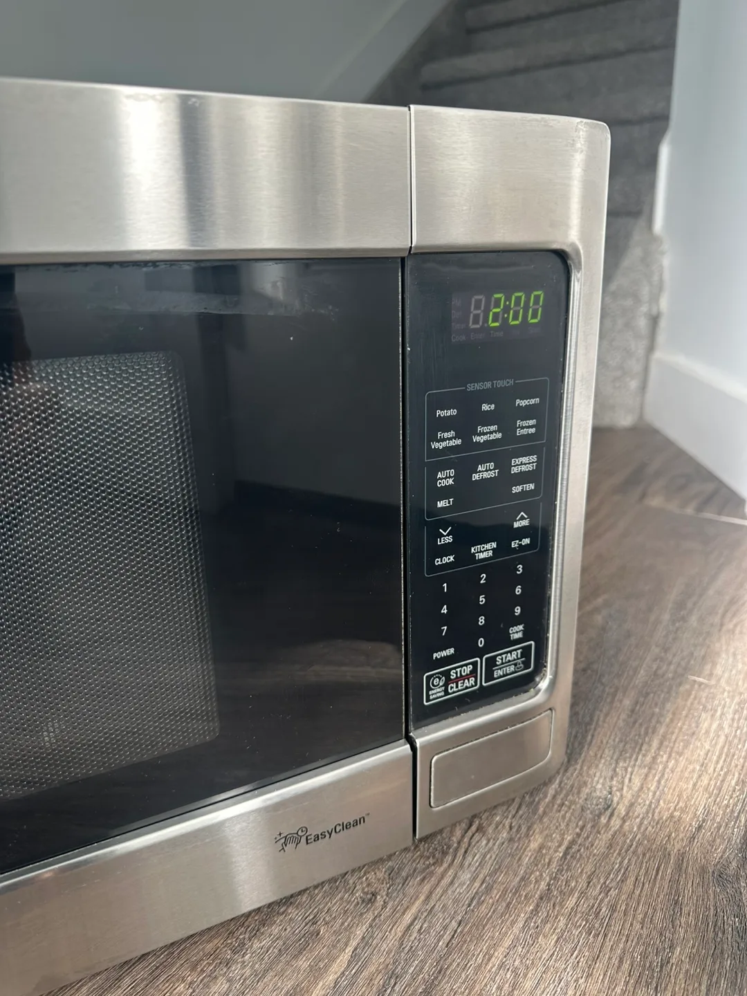 LG Countertop Microwave – 1.5 cu. ft., 1100W. image indicator(8)