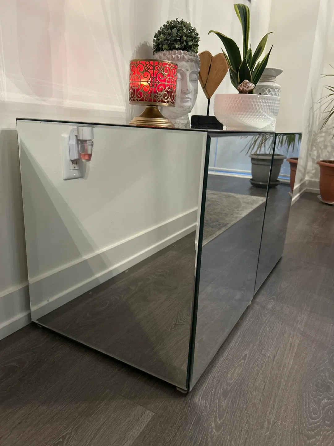 Mirrored Cabinet/Sideboard image indicator(2)