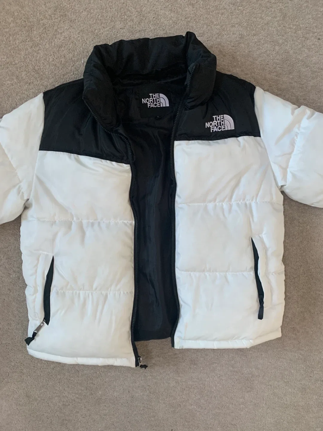 The North Face Puffer Jacket - White & Black image indicator(2)