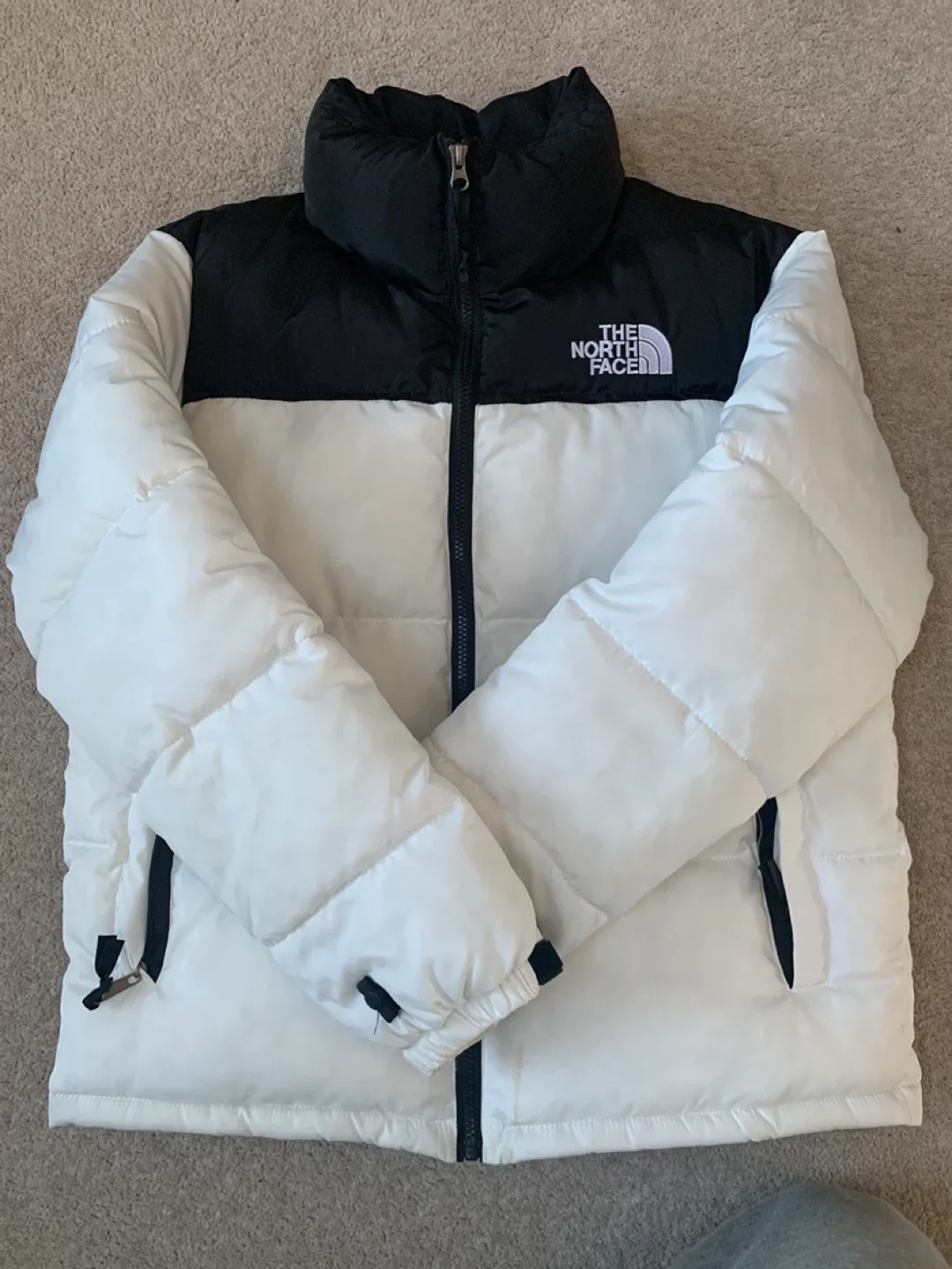 The North Face Puffer Jacket - White & Black image indicator(4)