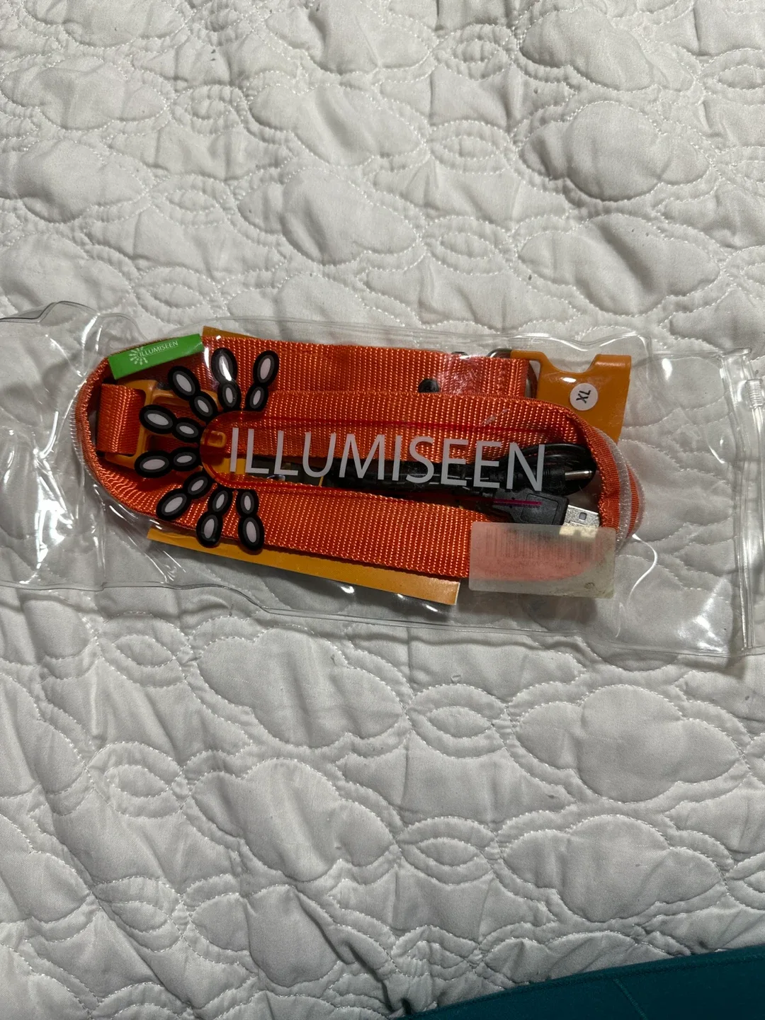 Illumiseen LED Dog Collar - XL - New in Package! image indicator(2)