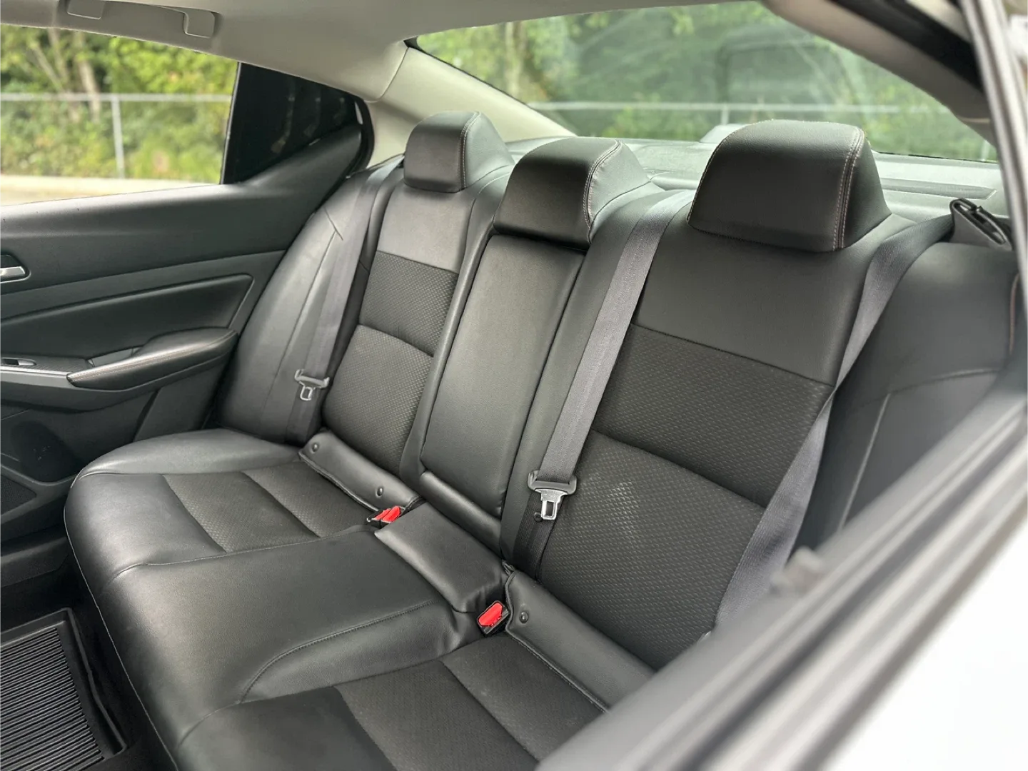 Nissan Altima SR AWD - White image indicator(6)