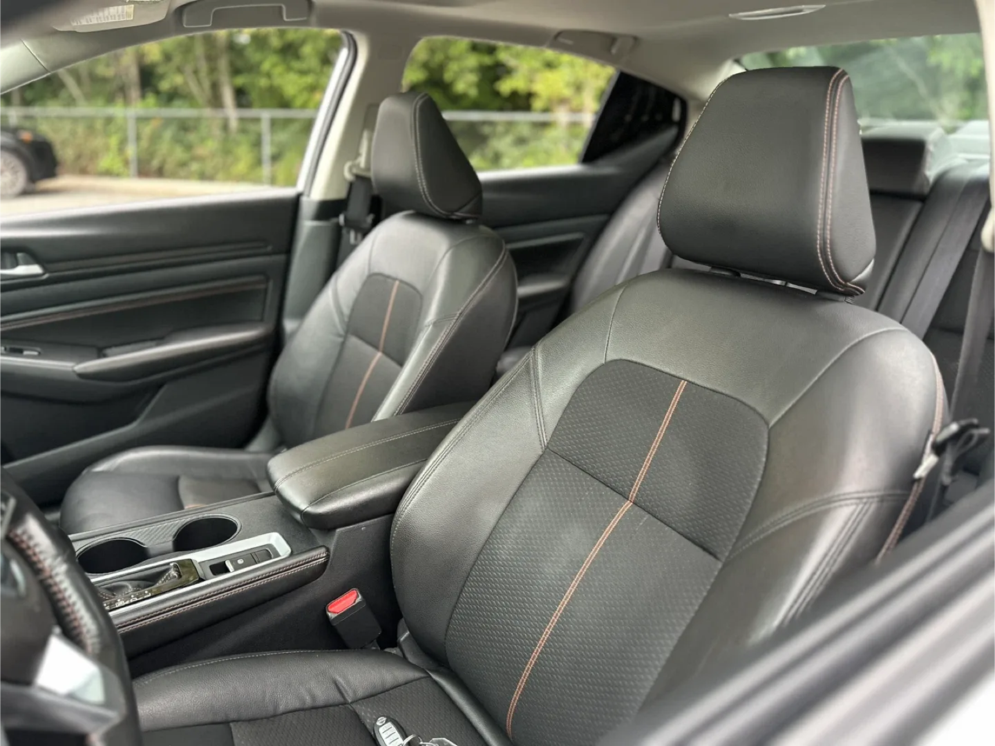 Nissan Altima SR AWD - White image indicator(7)