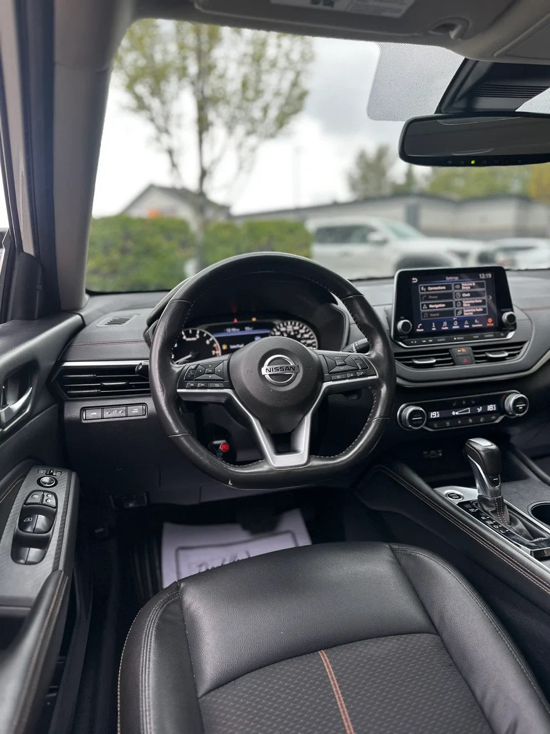 Nissan Altima SR AWD - White image indicator(9)