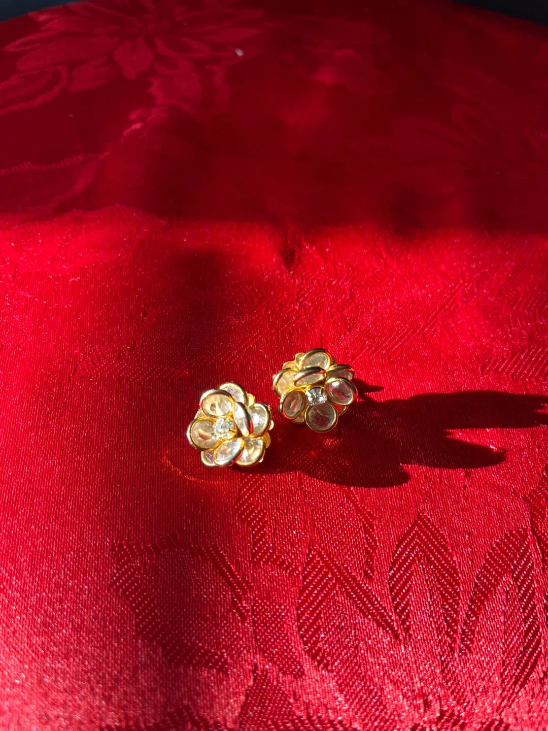 Vintage Flower Stud Earrings image indicator(2)