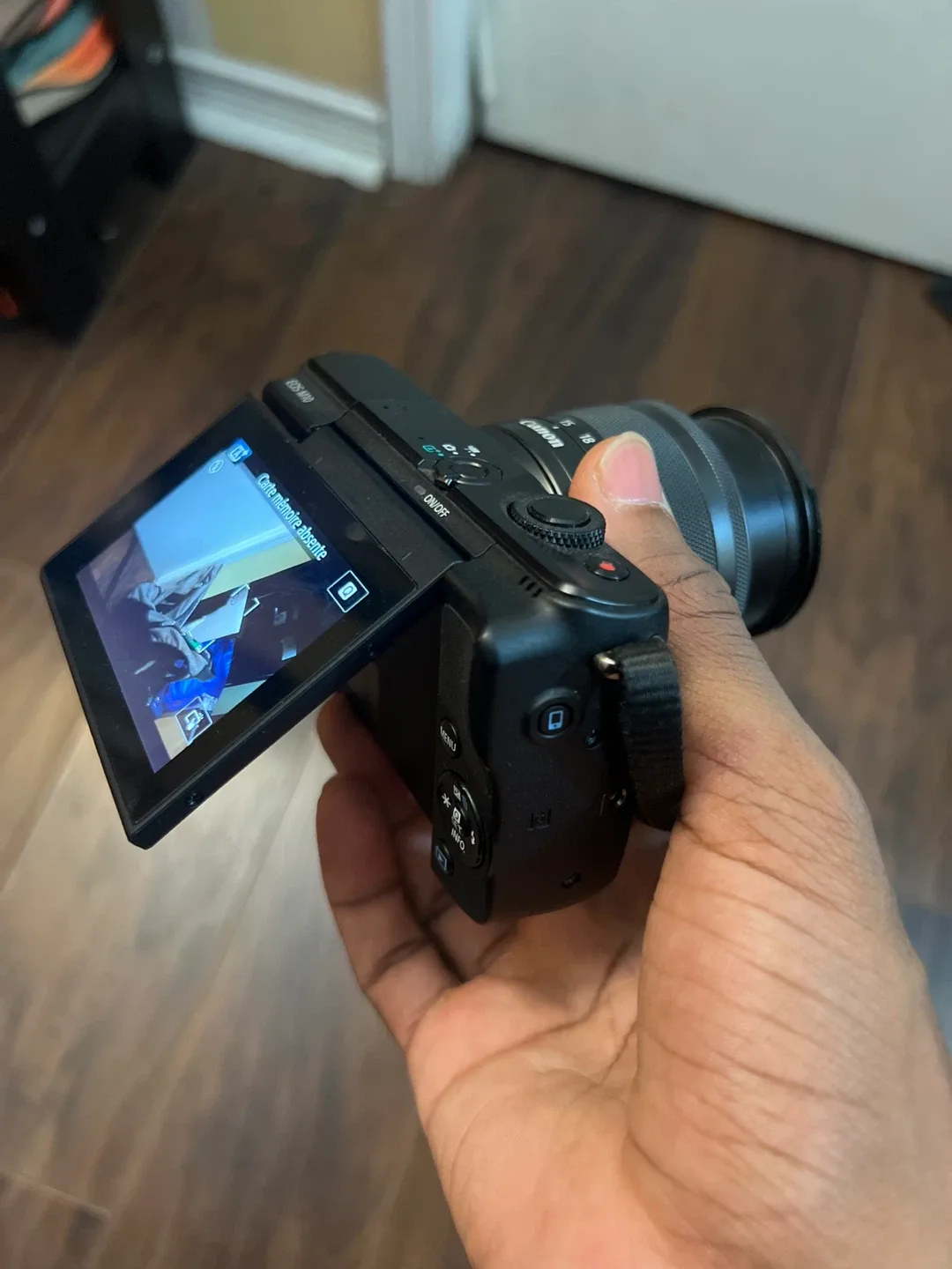 Canon EOS M10 Camera with EF-M 15-45mm Lens image indicator(3)