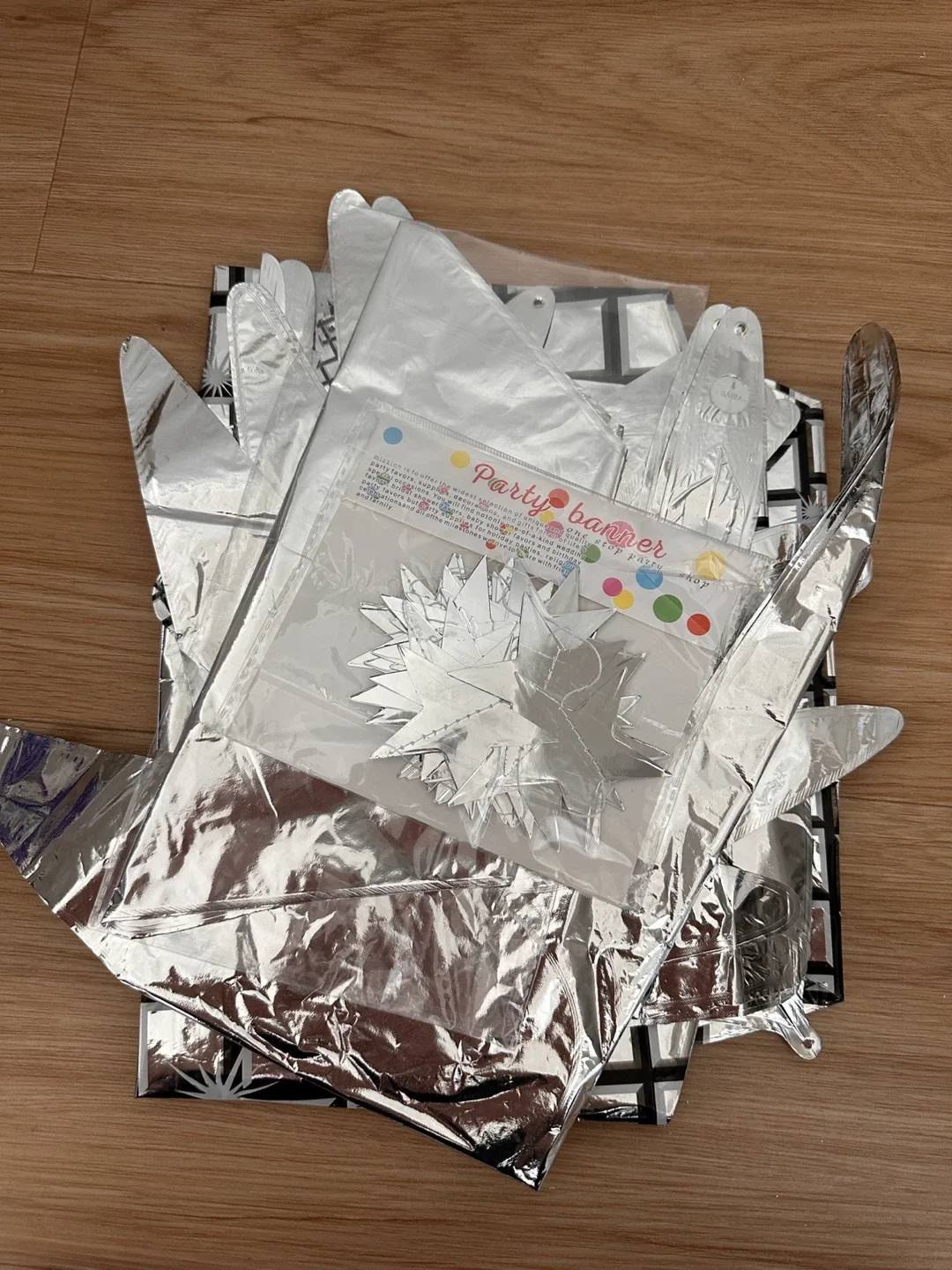 Silver Party Decoration & Foil Balloons image indicator(3)