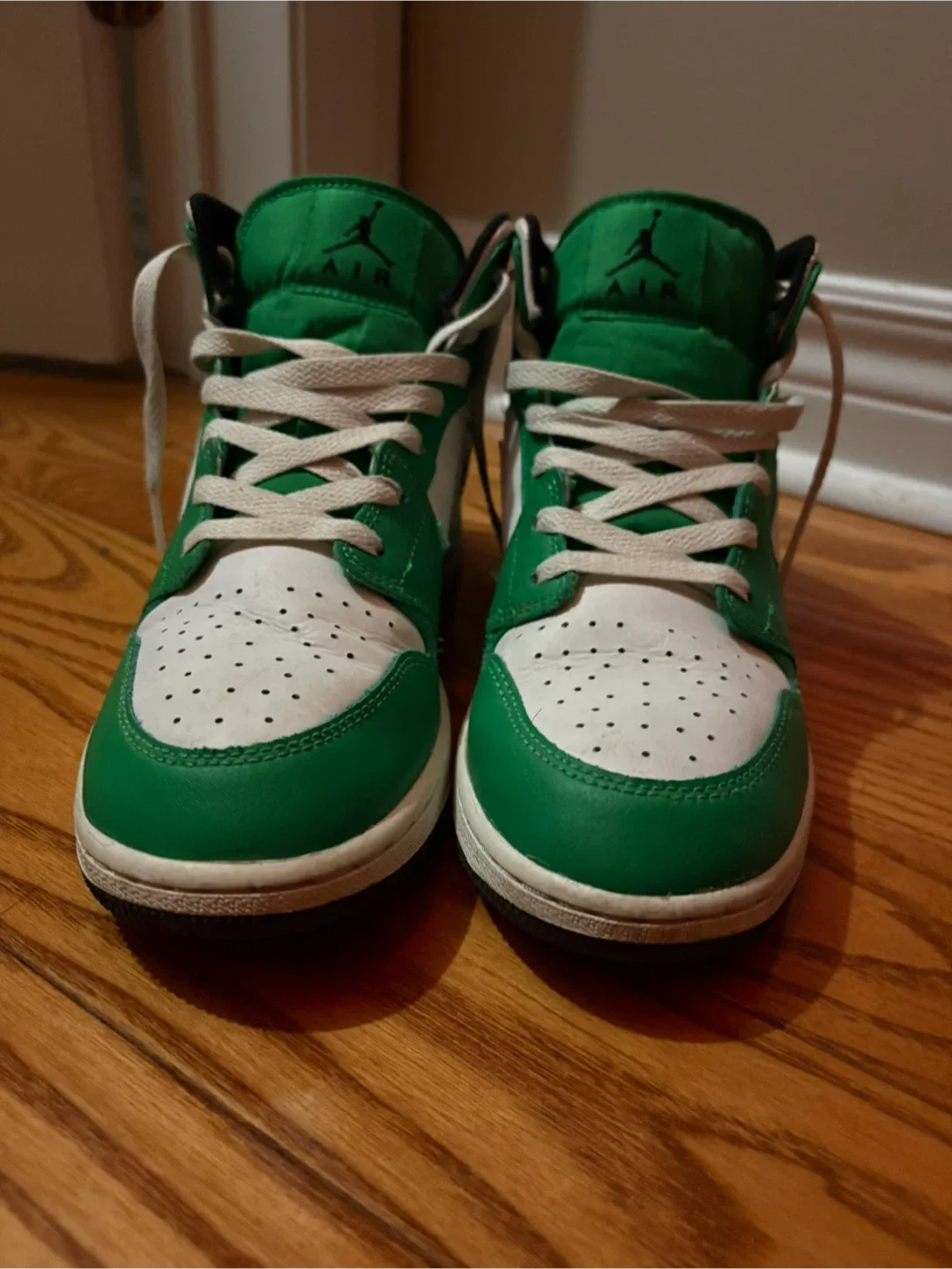 Air Jordan 1 Mid Lucky Green image indicator(2)