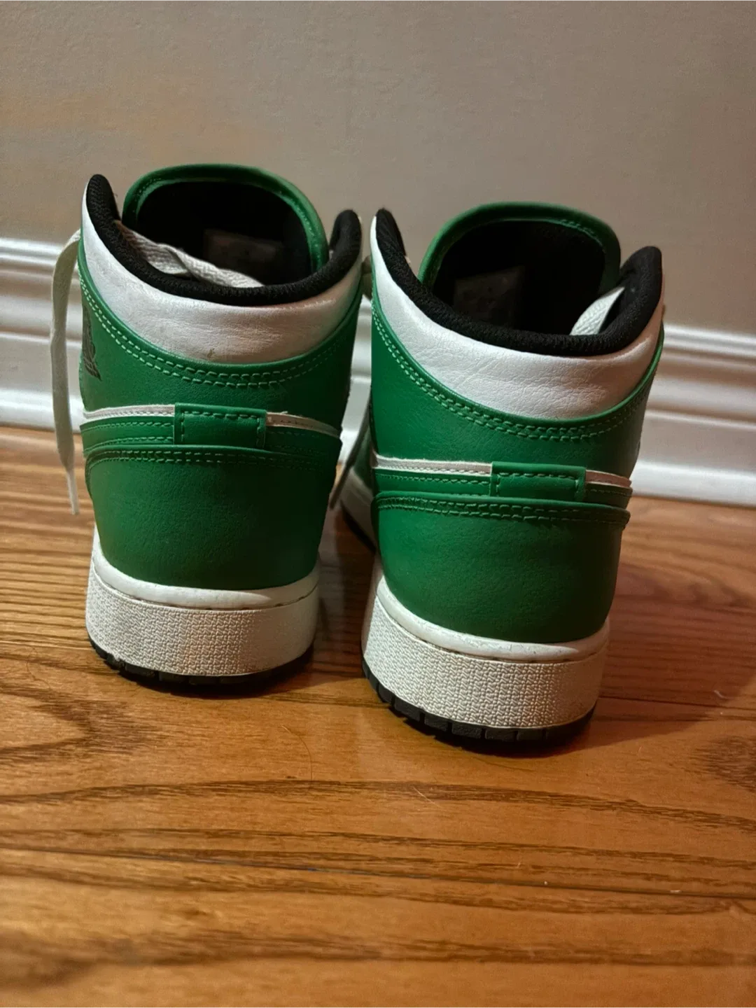 Air Jordan 1 Mid Lucky Green image indicator(3)