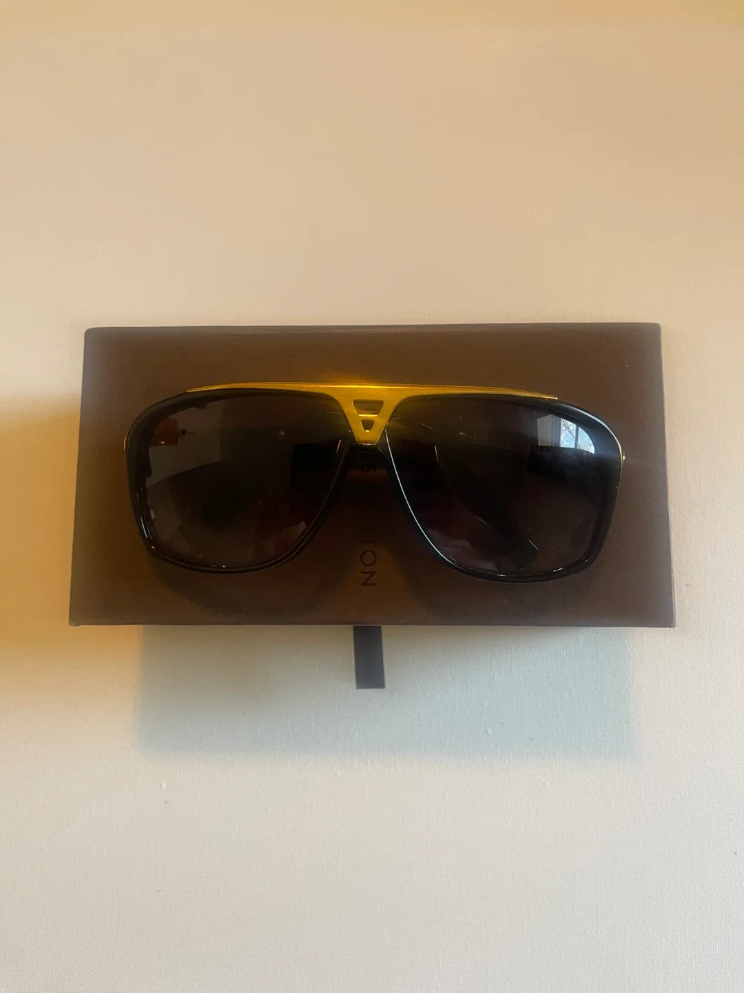 Louis Vuitton Evidence Sunglasses - Black & Gold image indicator(2)