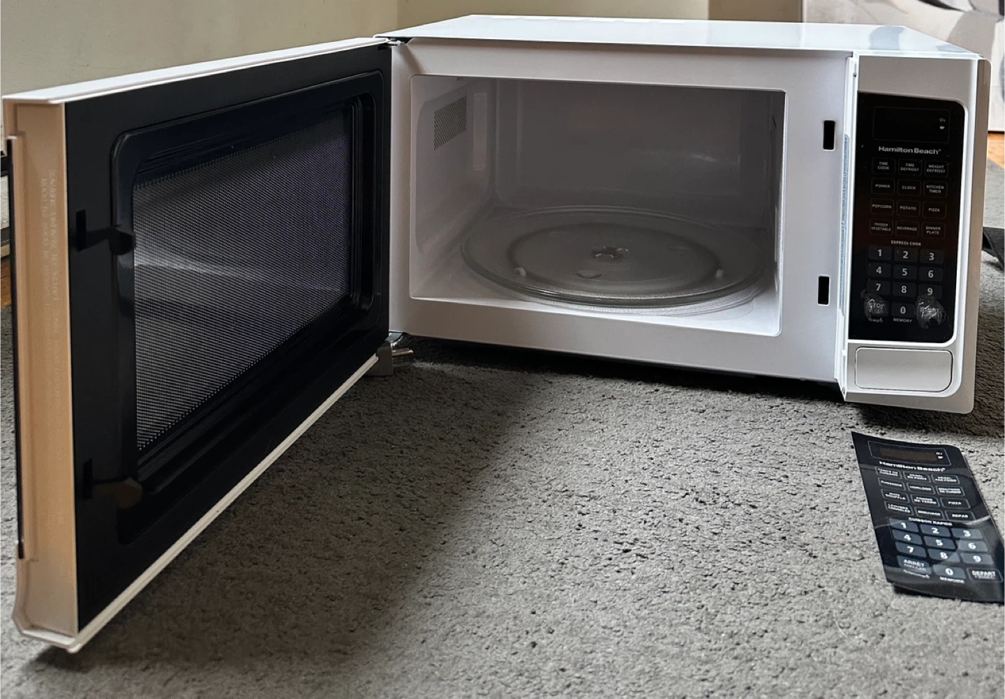 Microwave Oven - Hamilton Beach (White, Excellent Condition) - photo 2