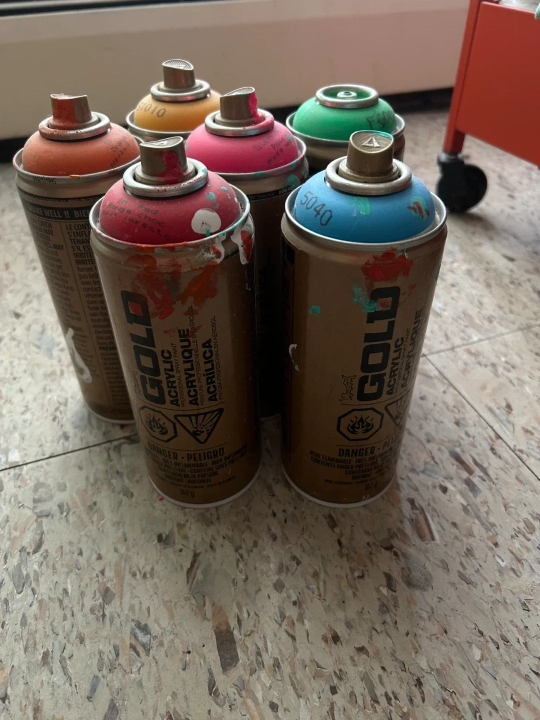 Montana Gold Acrylic Spray Paint - Assorted Colors image indicator(2)