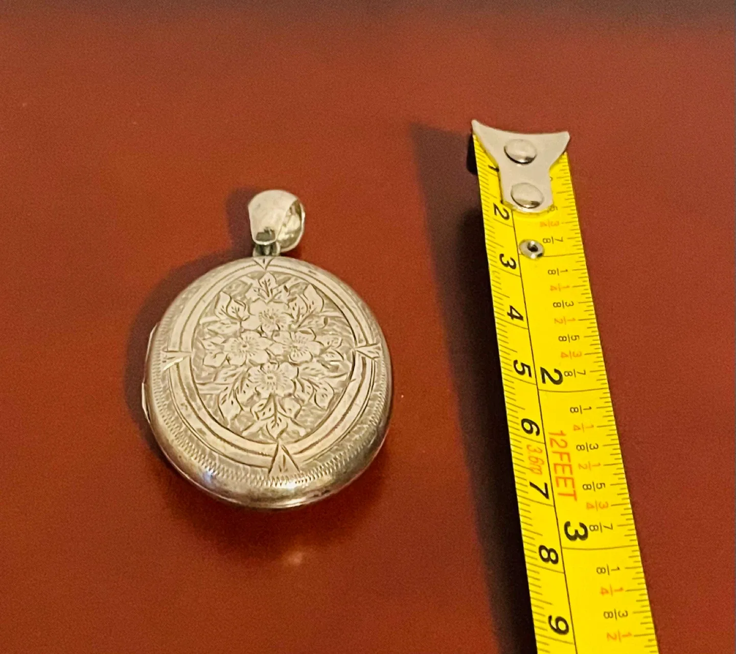 Silver oval locket image indicator(4)