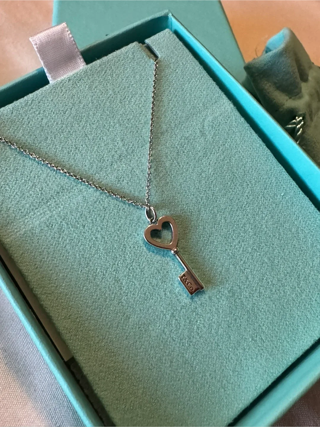 Tiffany & Co. Heart Key Pendant Necklace image indicator(2)