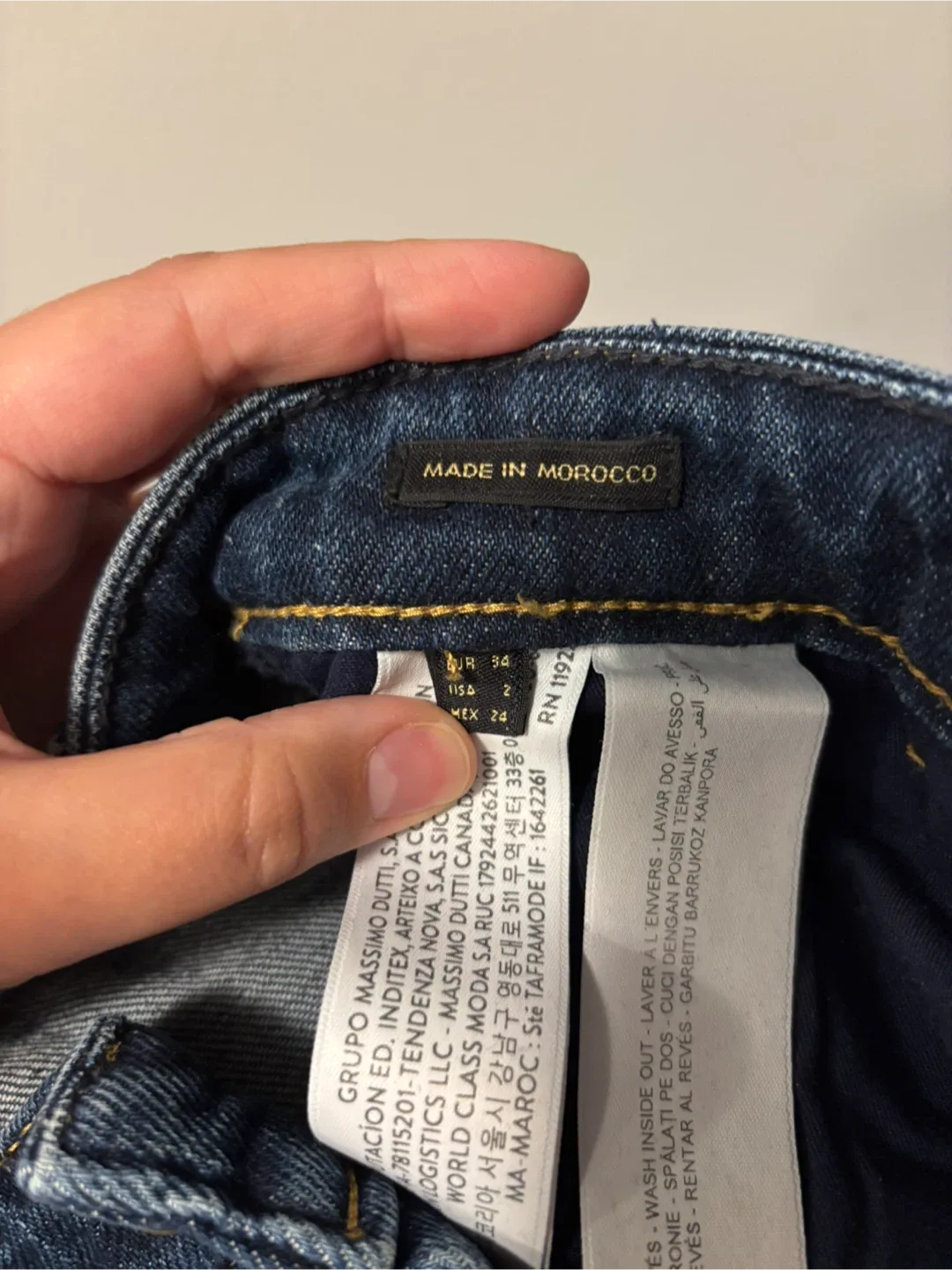 Massimo Dutti mid-rise women’s jeans, size 2 image indicator(3)