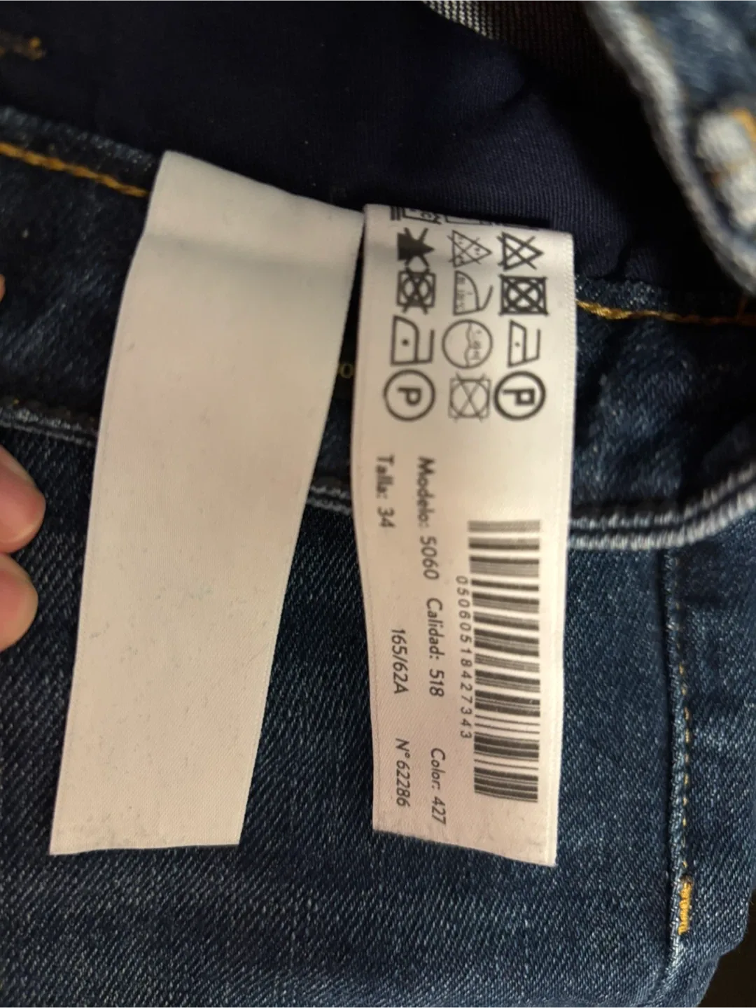 Massimo Dutti mid-rise women’s jeans, size 2 image indicator(4)