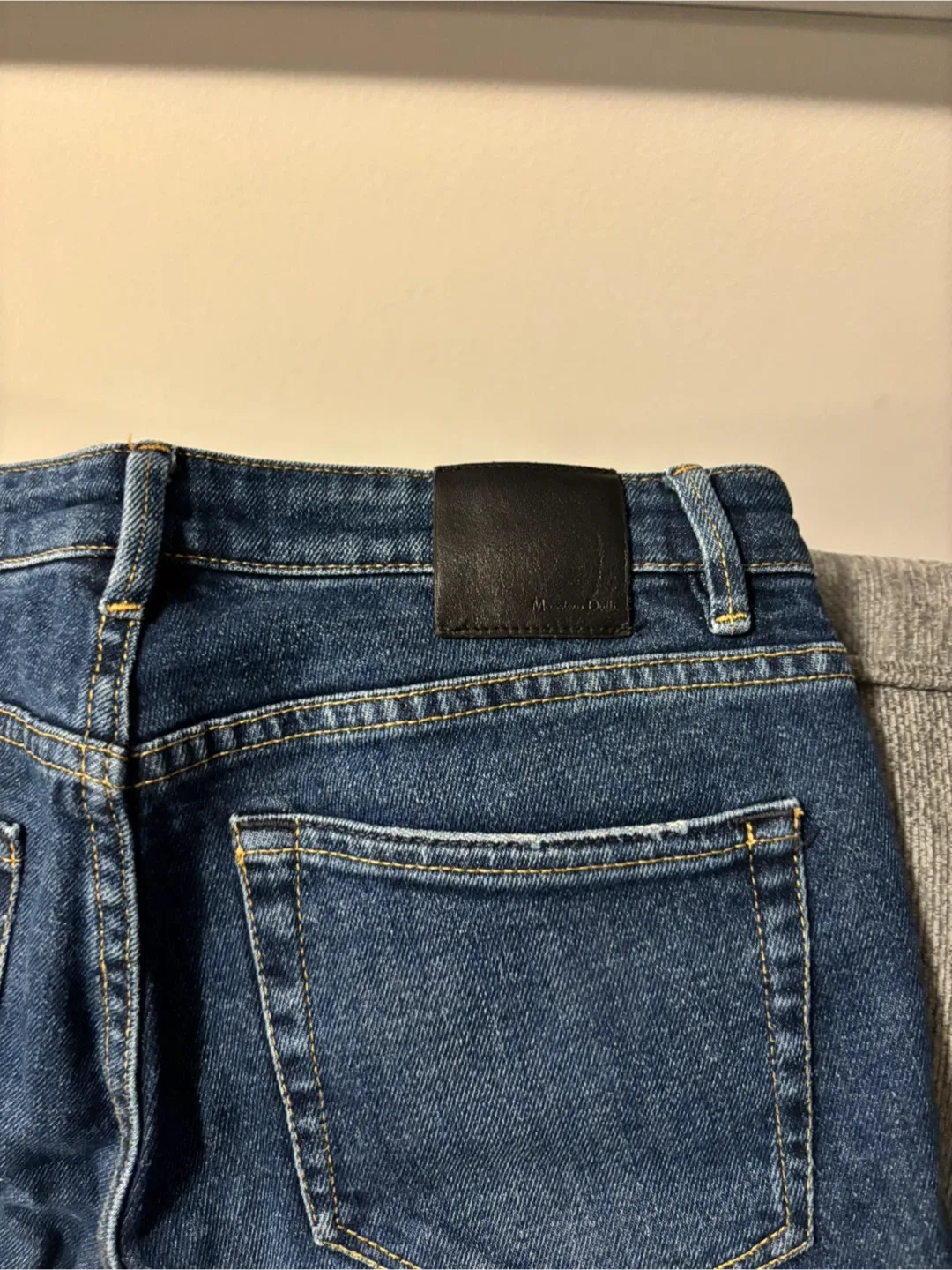 Massimo Dutti mid-rise women’s jeans, size 2 image indicator(8)