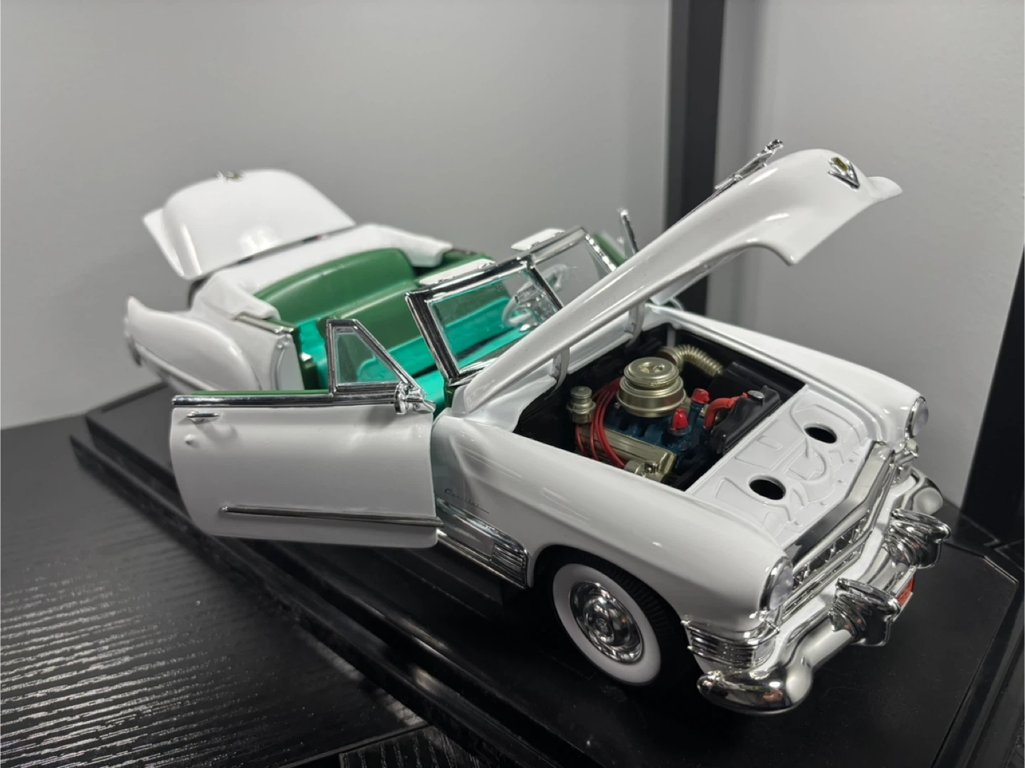 1949 Cadillac Coupe de Ville Diecast Model Car - photo 4