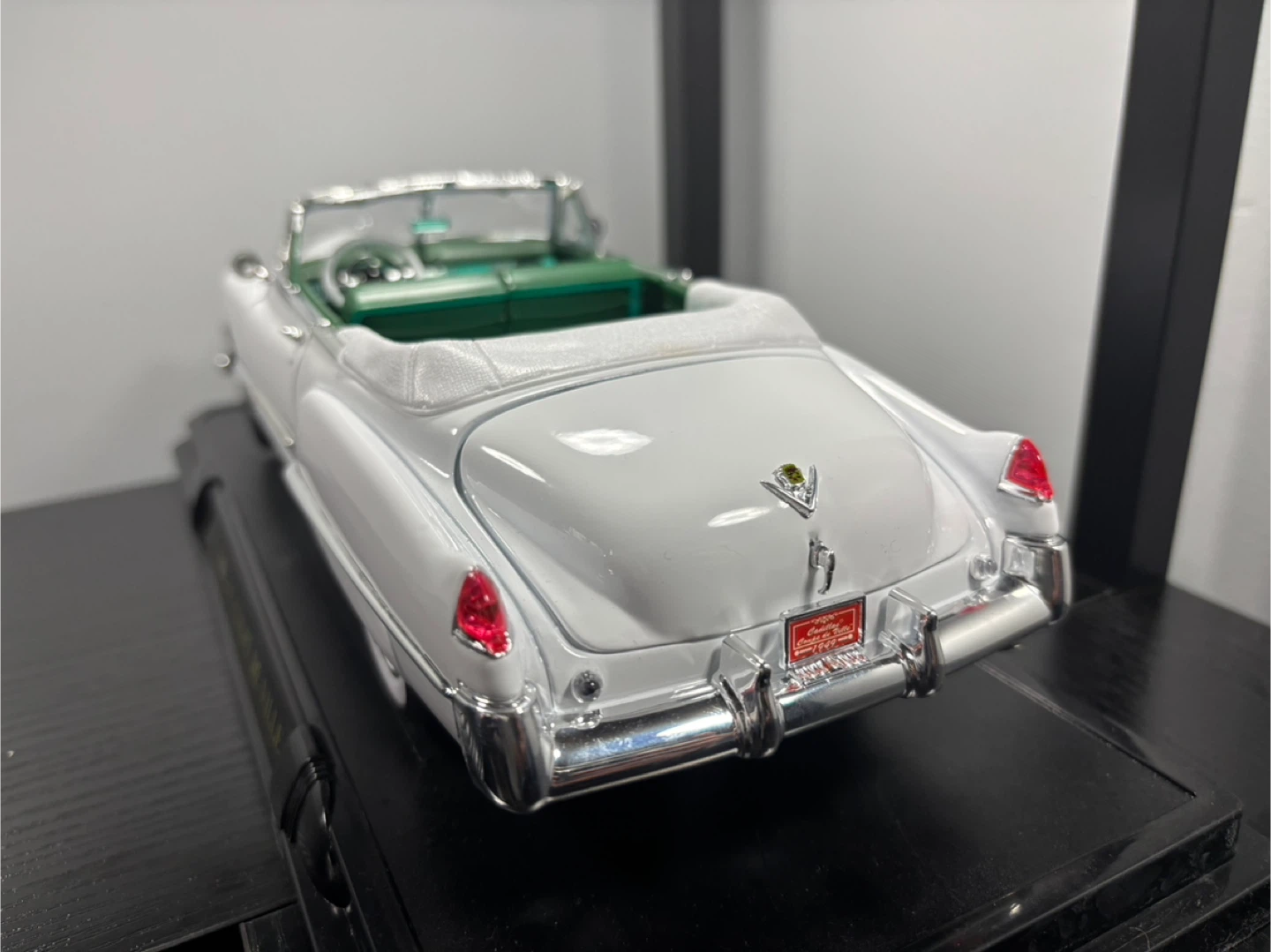 1949 Cadillac Coupe de Ville Diecast Model Car - photo 3