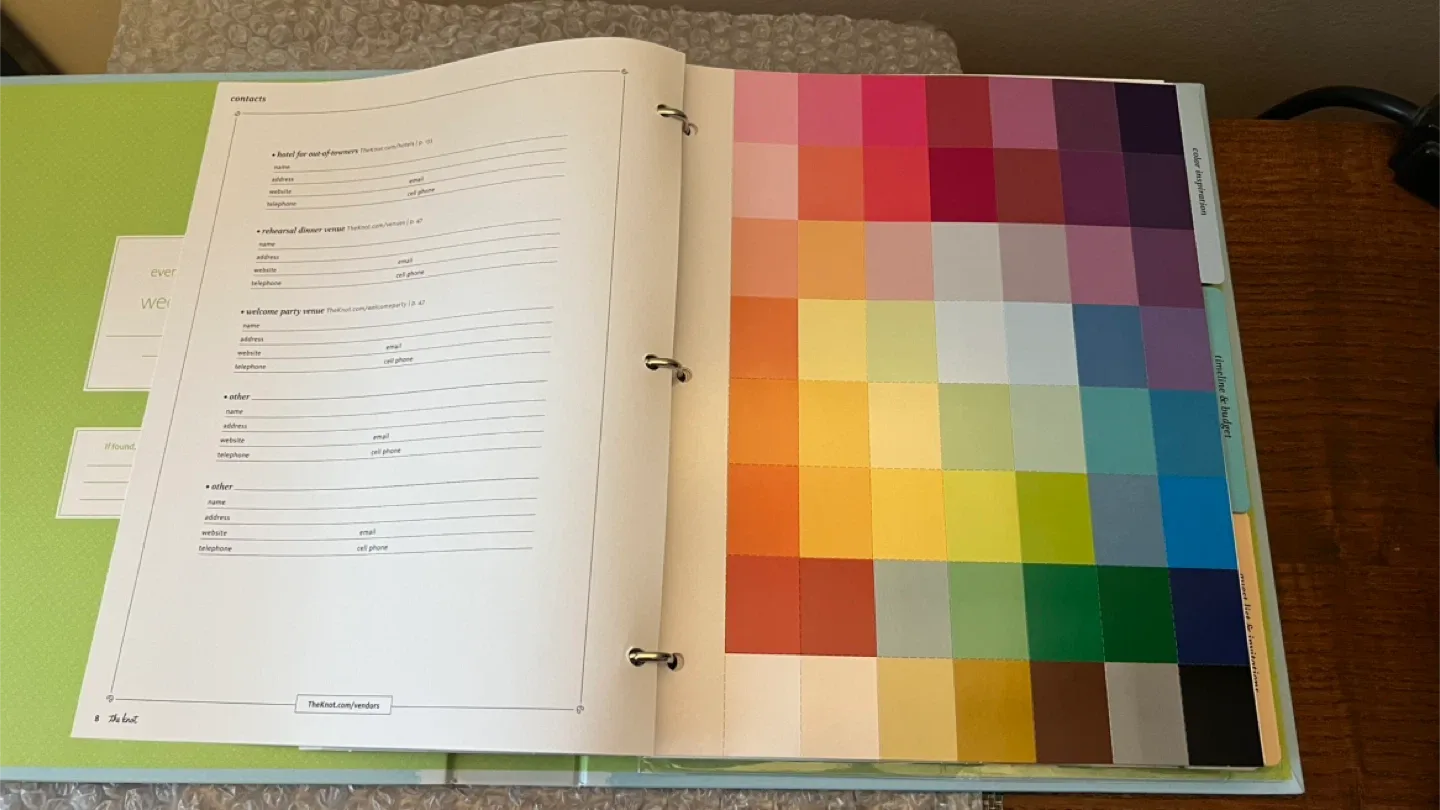 The Knot Ultimate Wedding Planner & Organizer 3-Ring Binder image indicator(7)