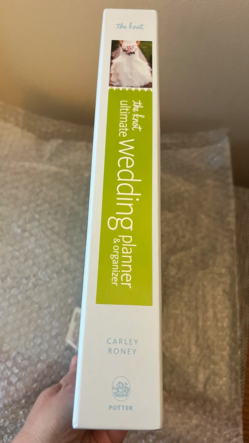 The Knot Ultimate Wedding Planner & Organizer 3-Ring Binder image indicator(4)