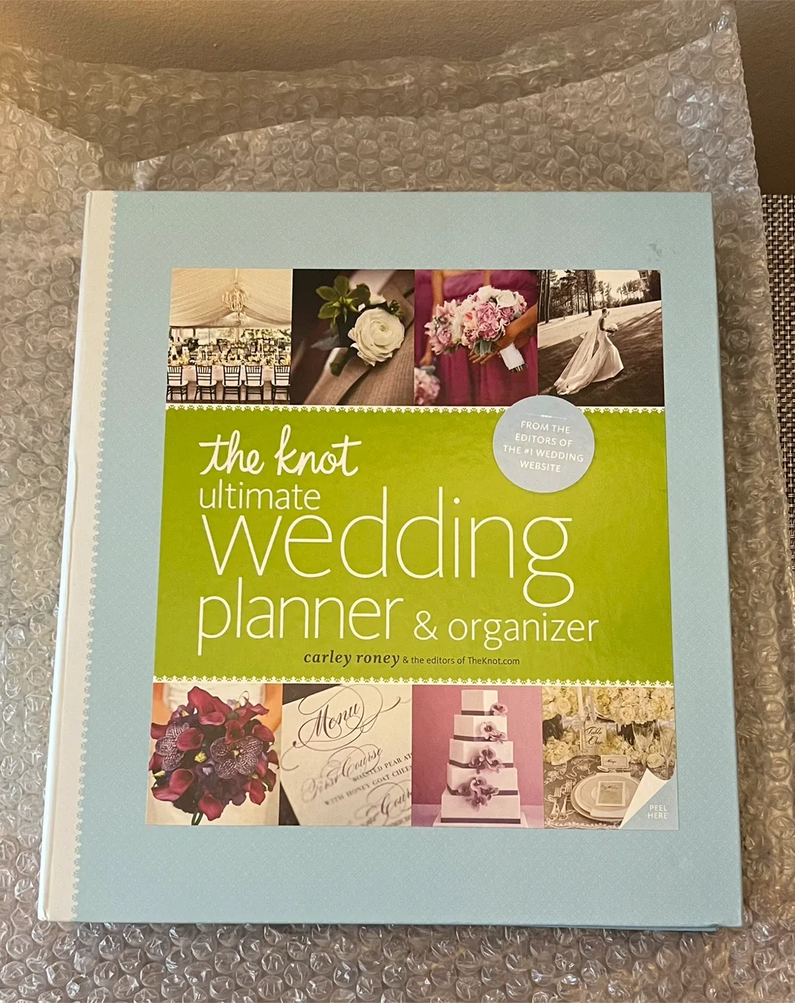 The Knot Ultimate Wedding Planner & Organizer 3-Ring Binder image indicator(2)