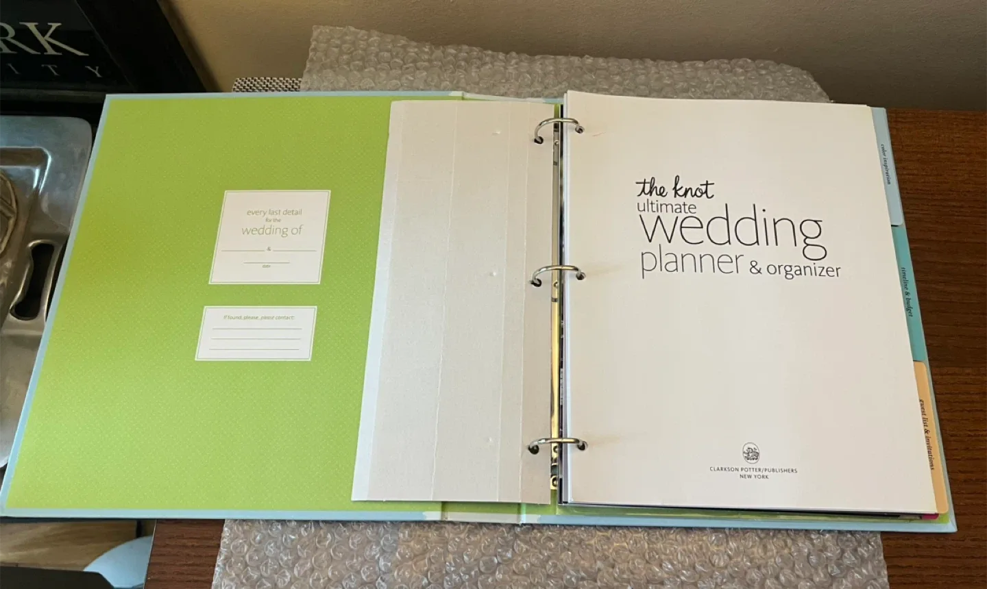The Knot Ultimate Wedding Planner & Organizer 3-Ring Binder image indicator(9)