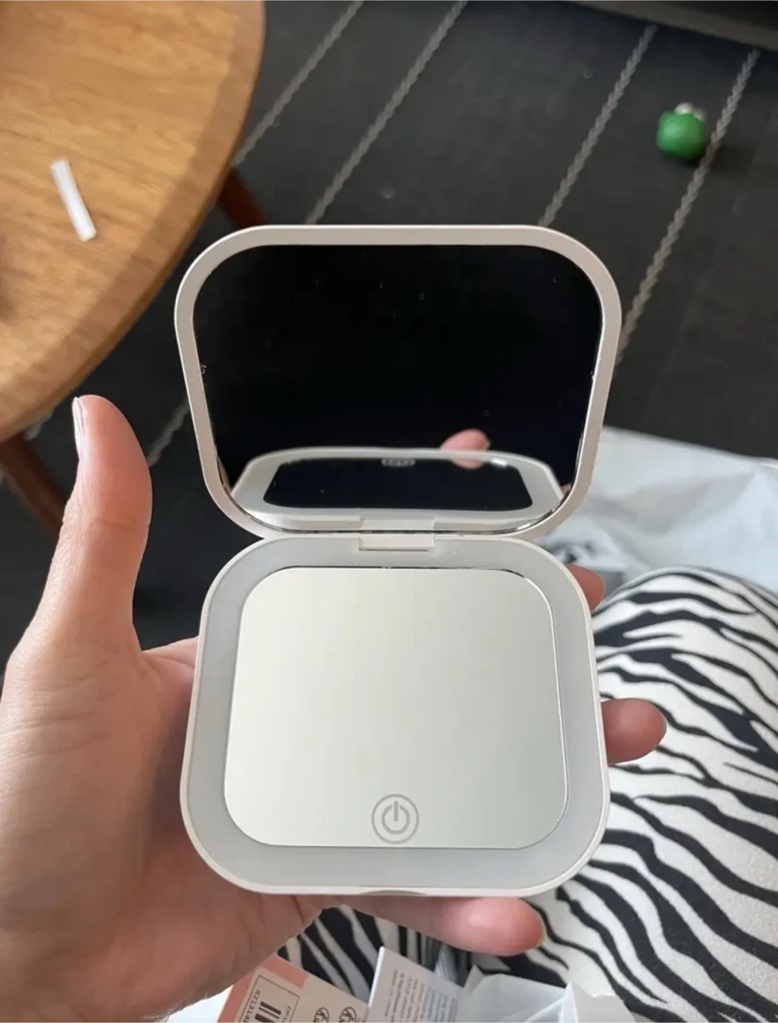 Compact LED Travel Makeup Mirror - photo 2