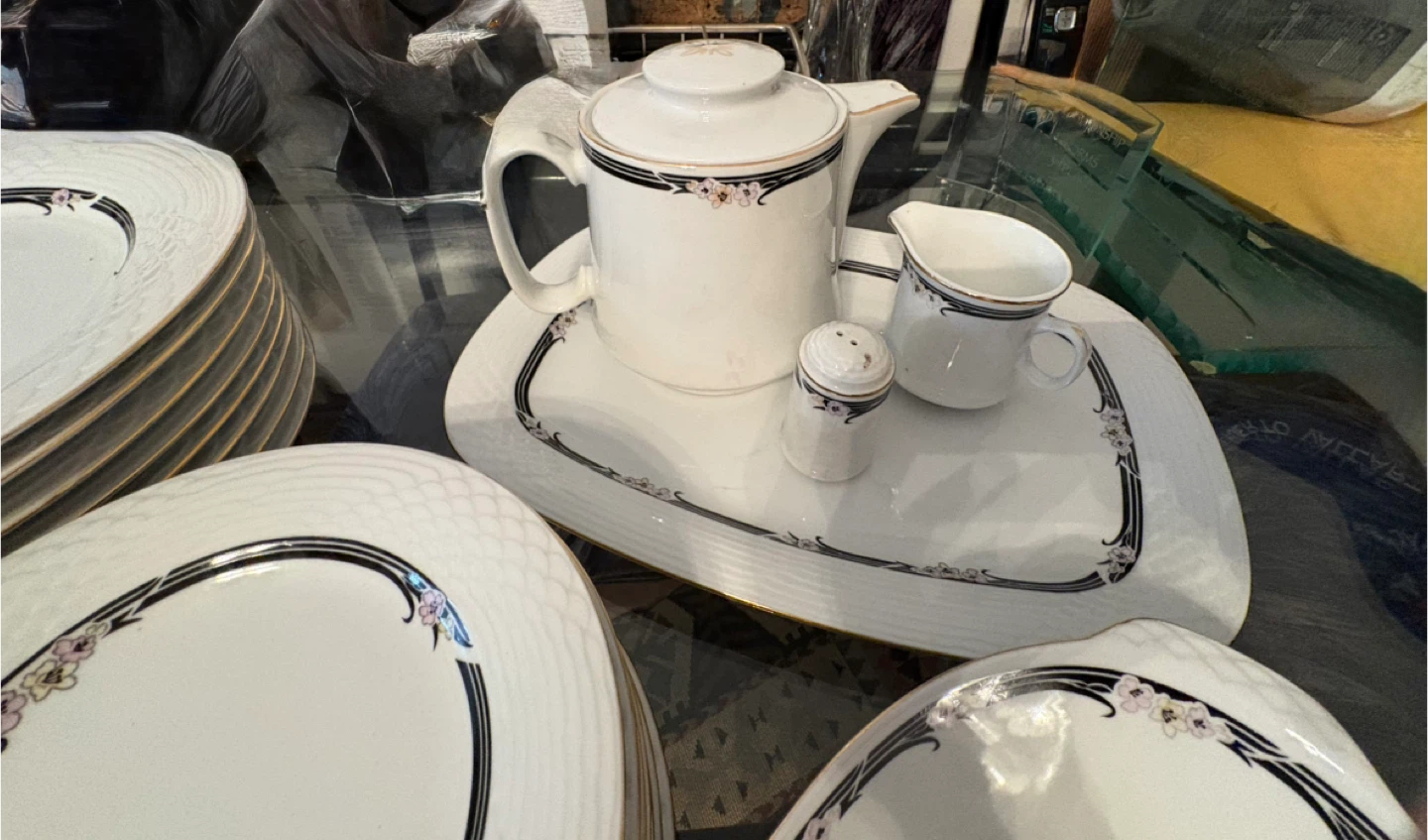 Lynns Fine China Dinnerware Set - photo 4