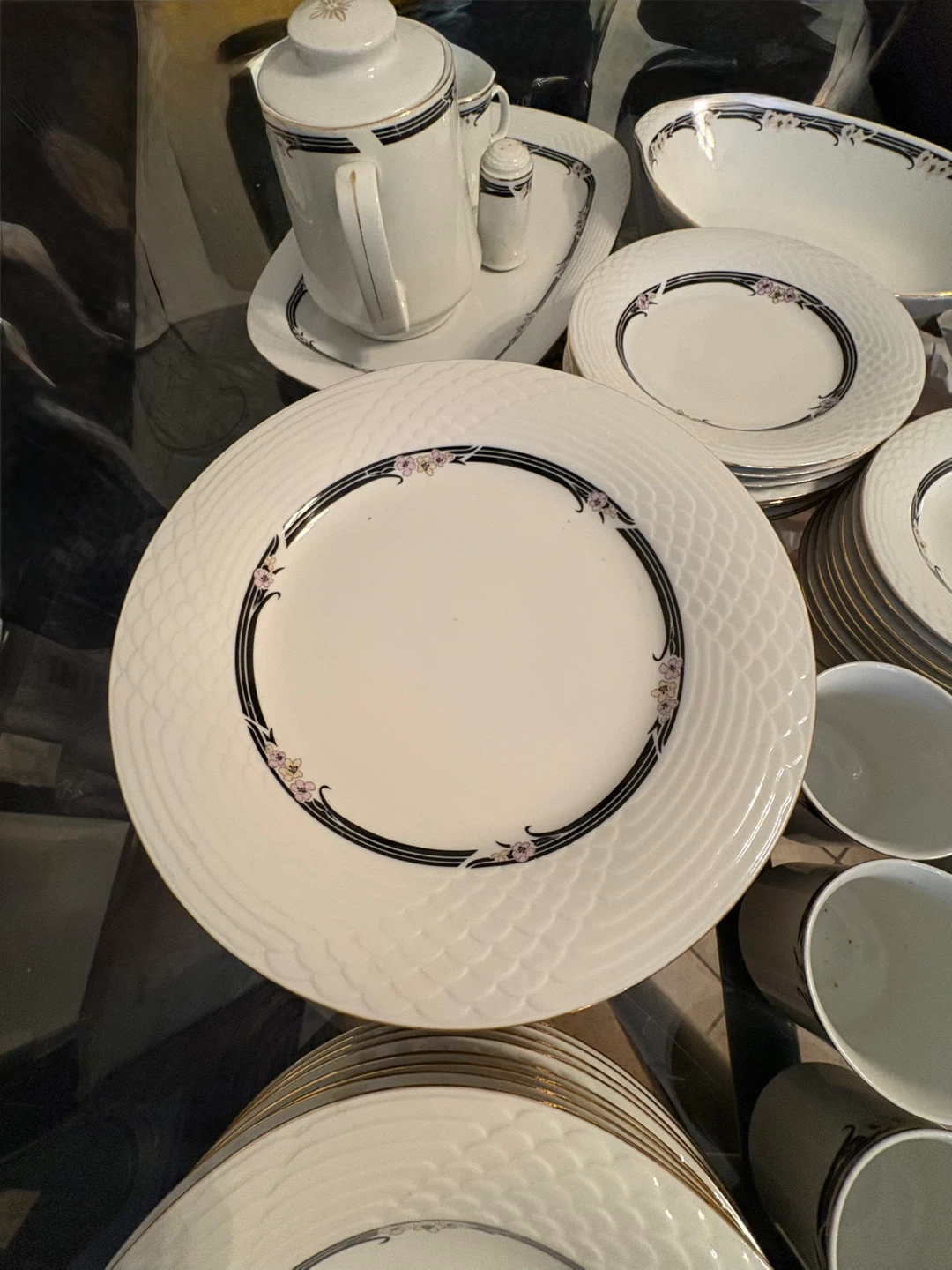 Lynns Fine China Dinnerware Set - photo 2