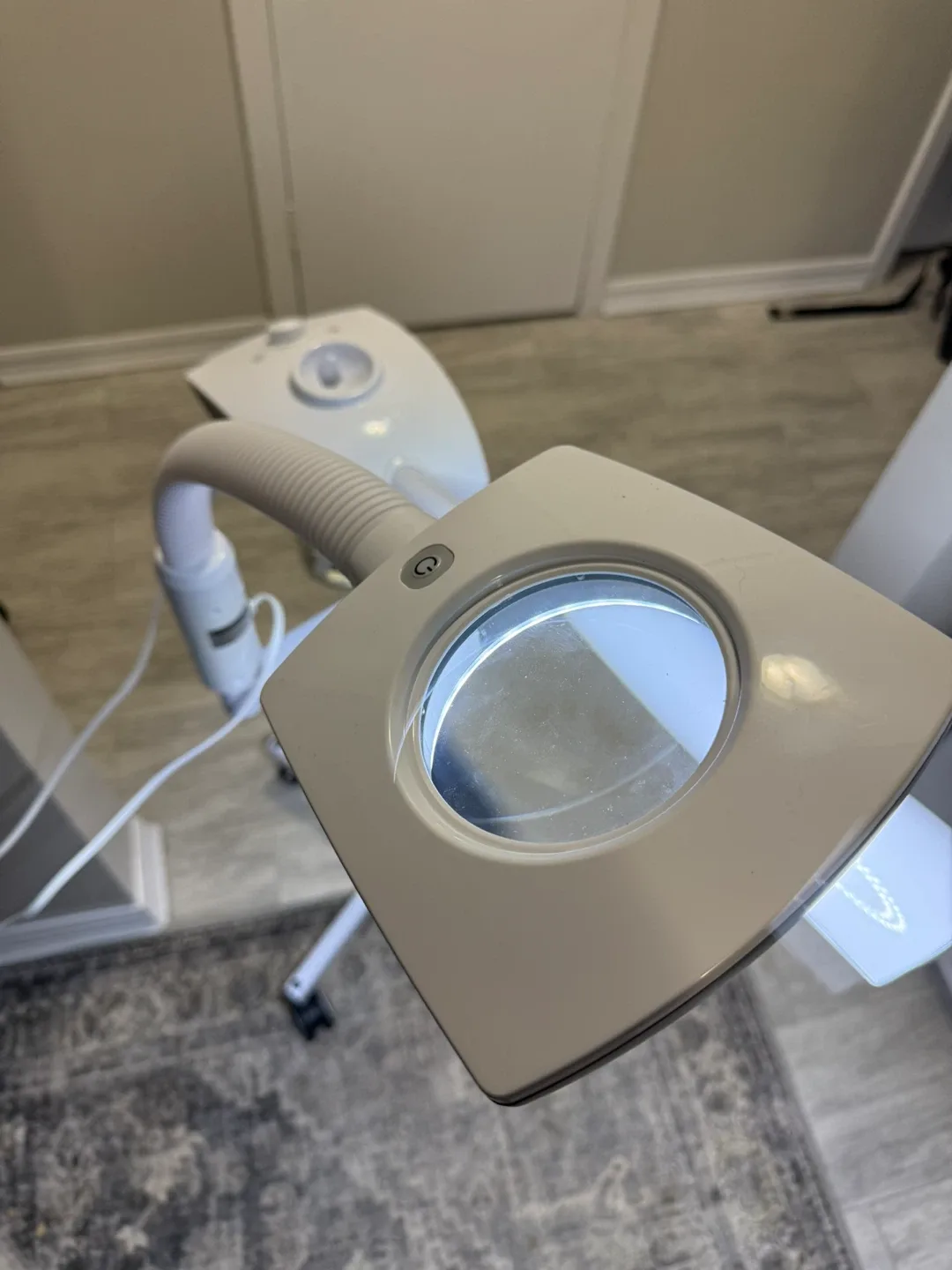 NEW Pro 2-in-1 Facial Steamer, Magnifying Lamp image indicator(2)