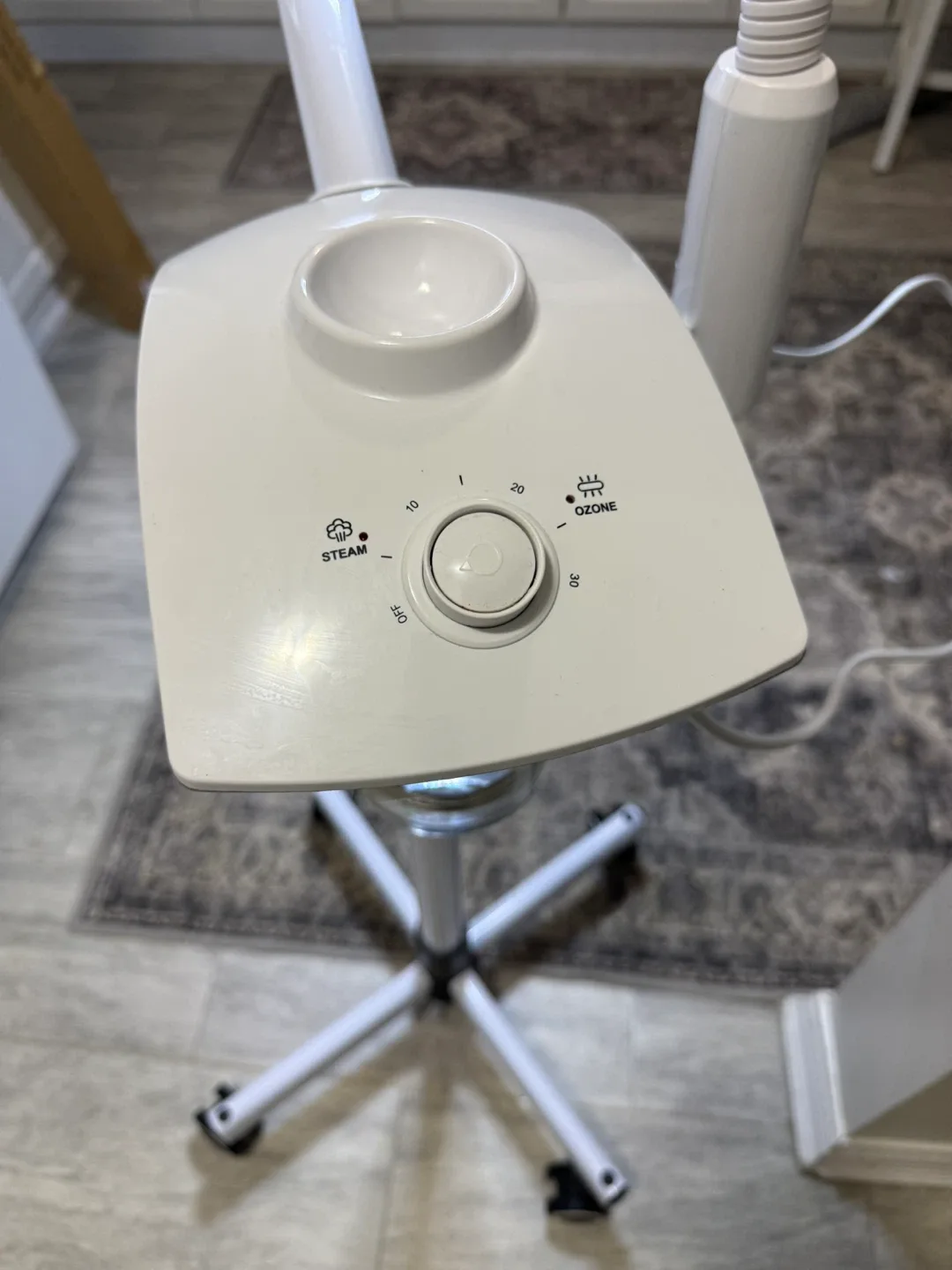 NEW Pro 2-in-1 Facial Steamer, Magnifying Lamp image indicator(3)