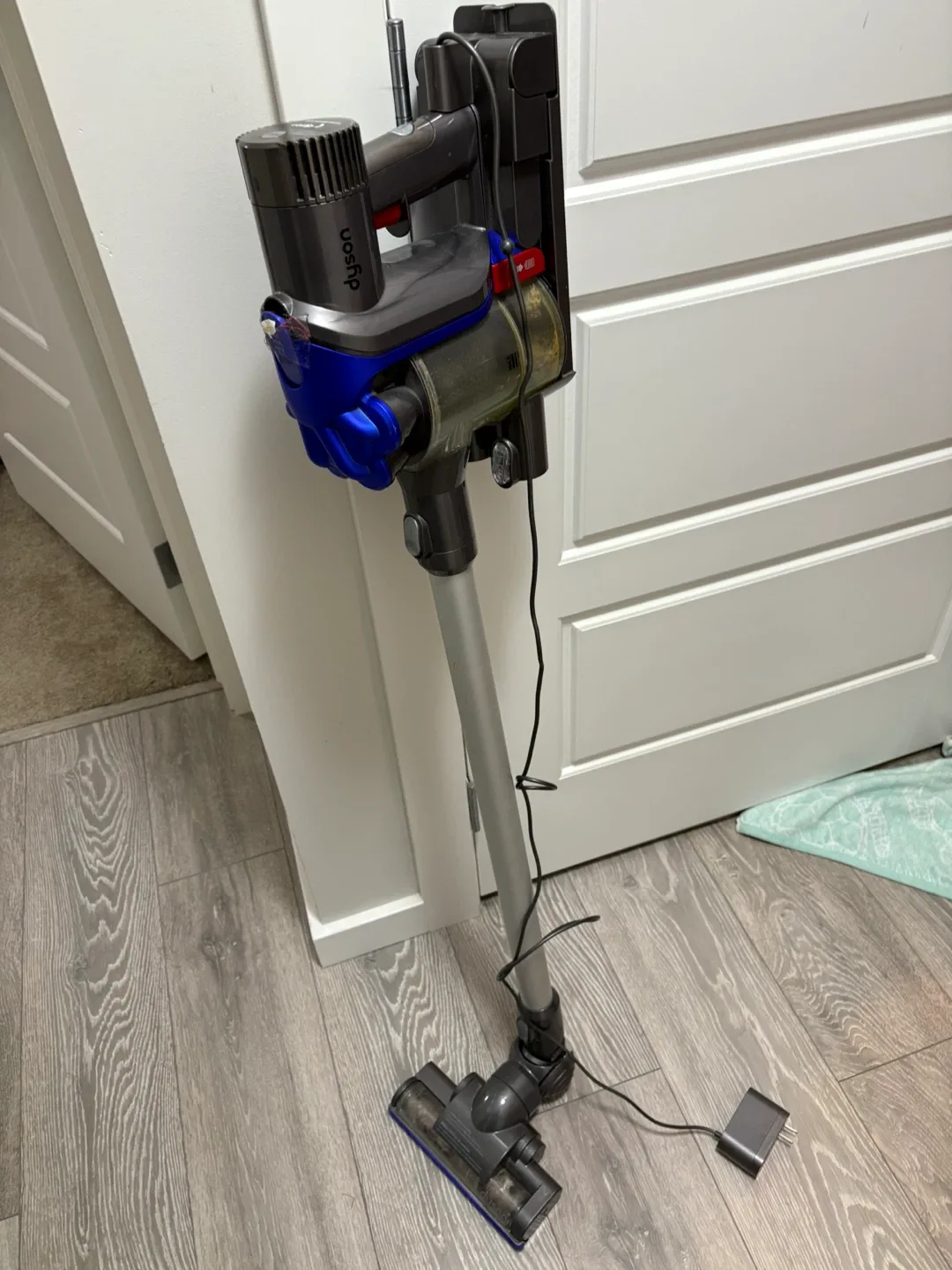 Dyson DC35 Cordless Vacuum thumbnail
