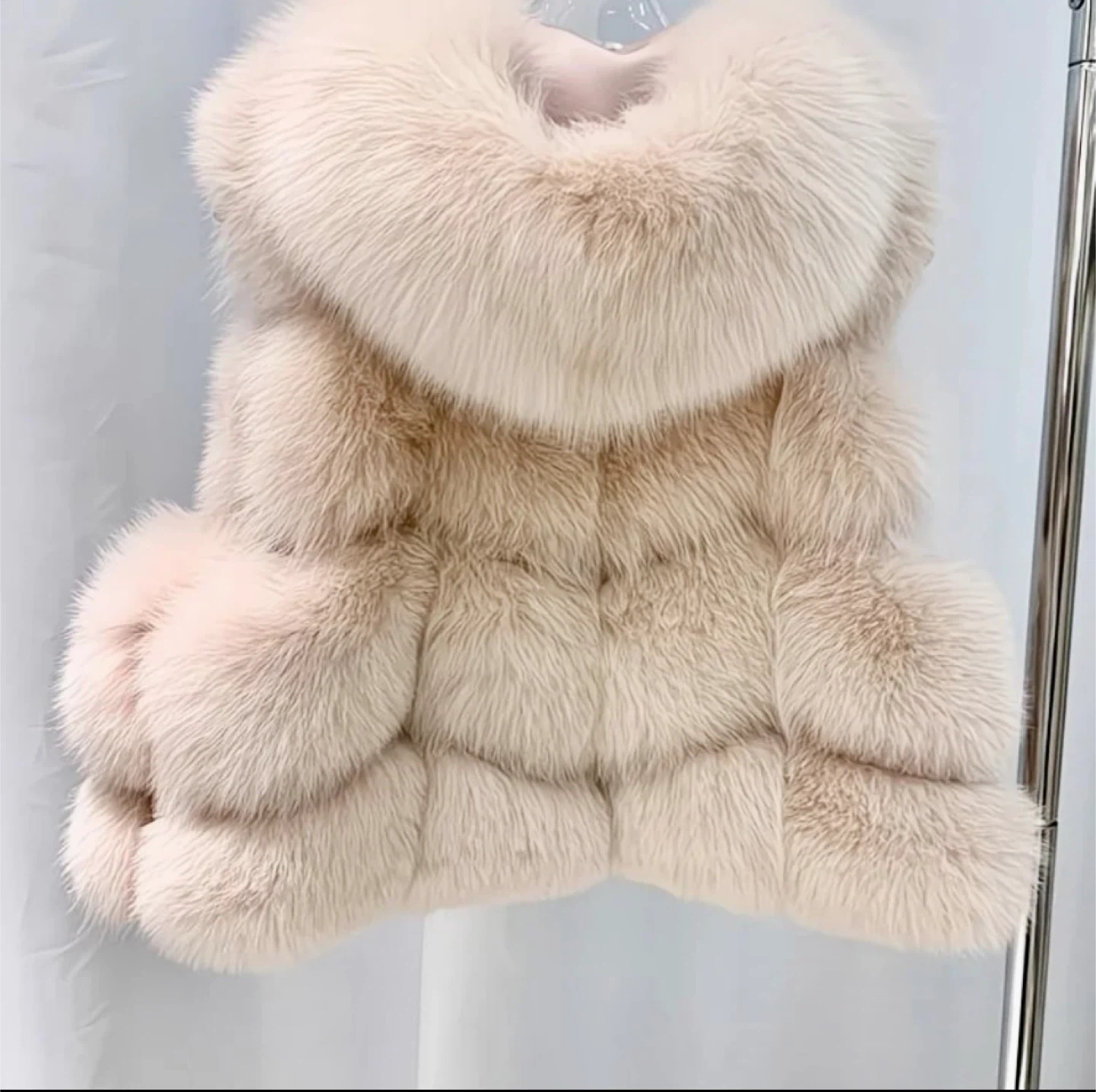 Like New✨ Genuine Fox Fur Hooded Vest ✨ - photo 4