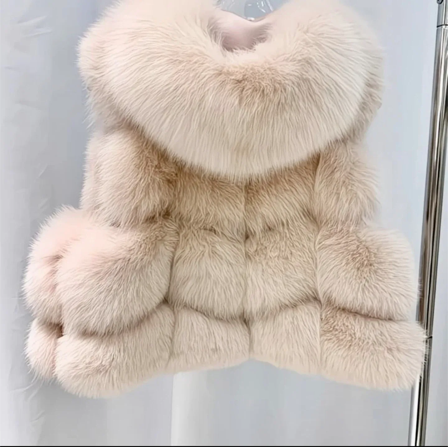 Like New✨ Genuine Fox Fur Hooded Vest ✨ image indicator(4)