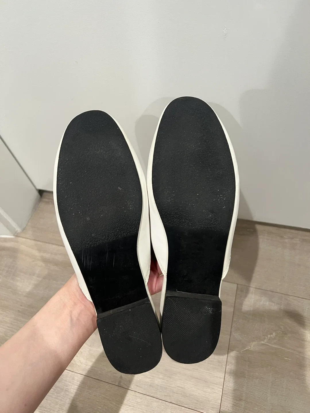 Womens White Mules - Size 6 image indicator(3)