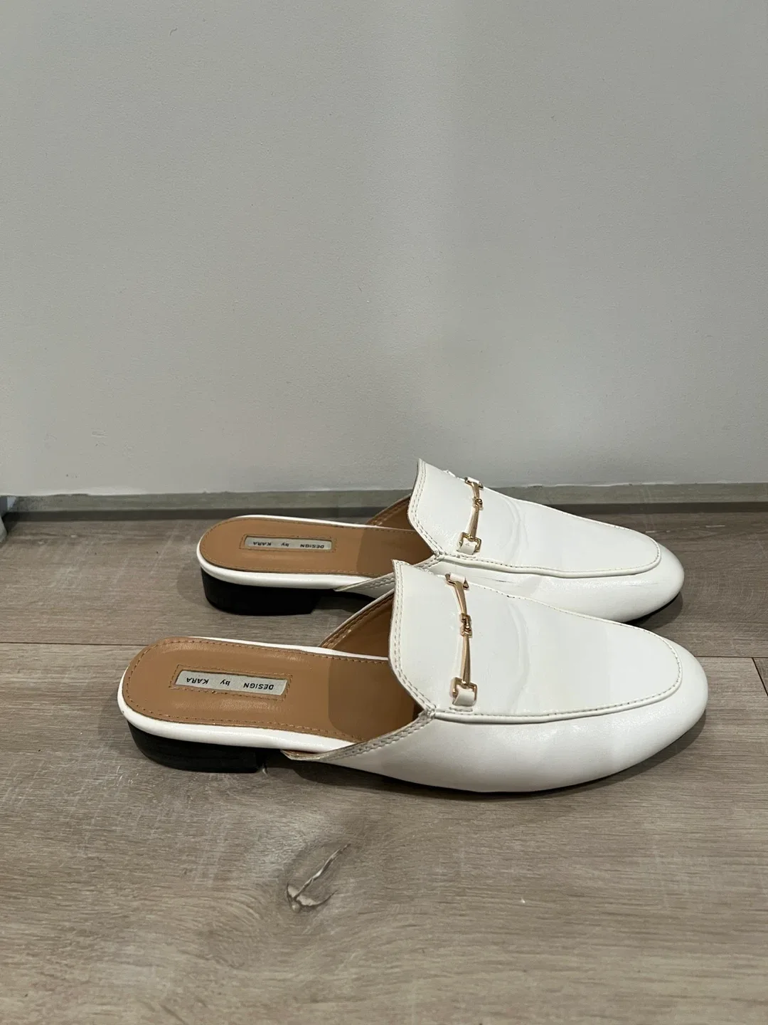 Womens White Mules - Size 6 image indicator(2)