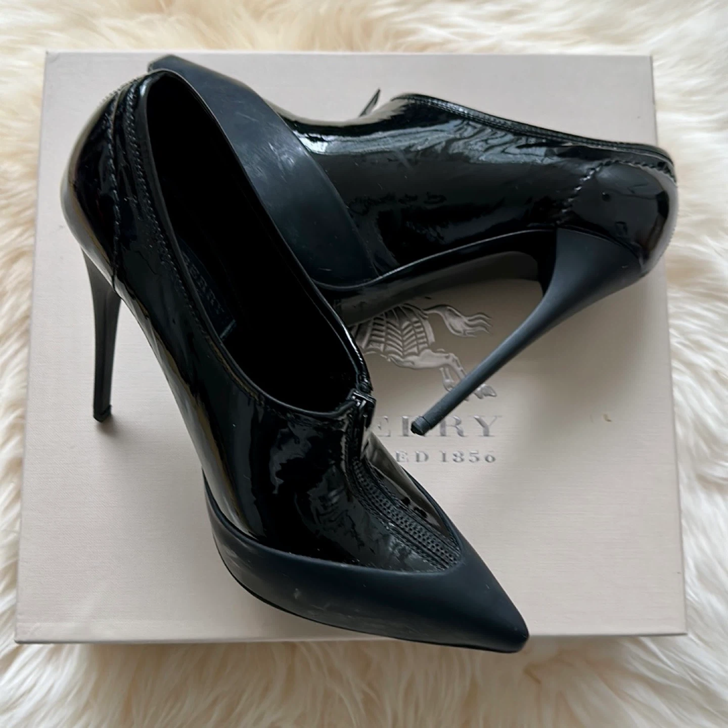 💕 Burberry Pointed-Toe Pumps (Size 36) - photo 2