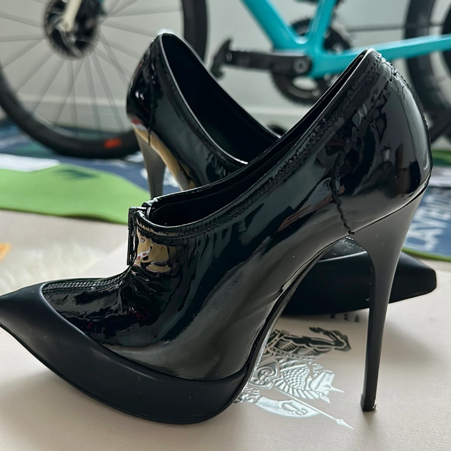 💕 Burberry Pointed-Toe Pumps (Size 36) - photo 3