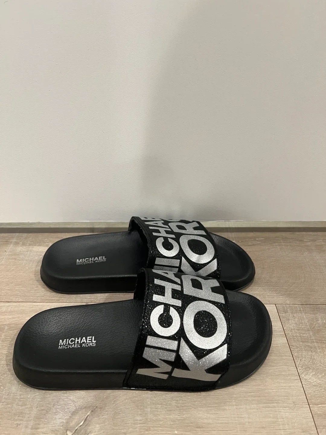 Michael Kors Women's Slippers US 4-5 image indicator(2)