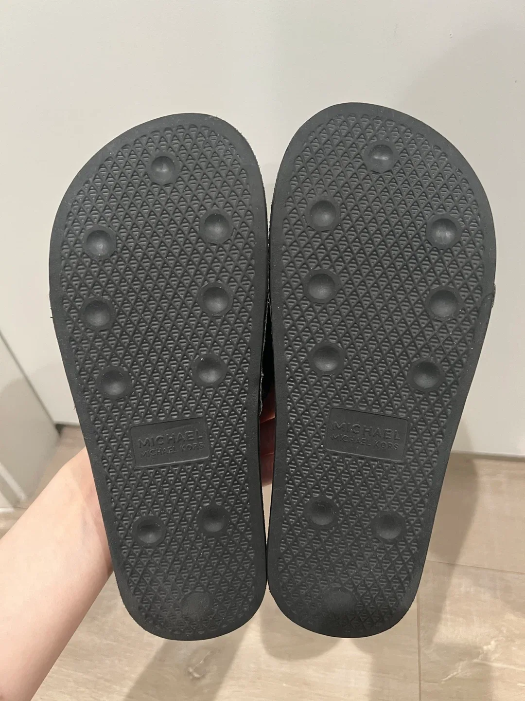 Michael Kors Women's Slippers US 4-5 image indicator(3)