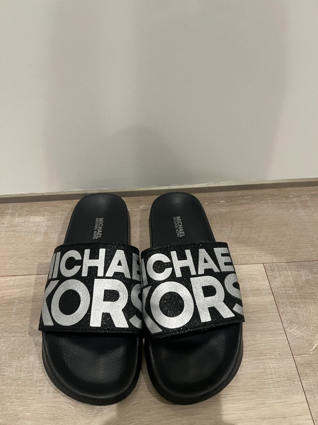 Michael Kors Women's Slippers US 4-5