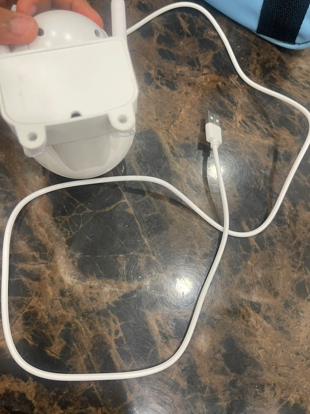 White Security Camera with USB Cable image indicator(2)