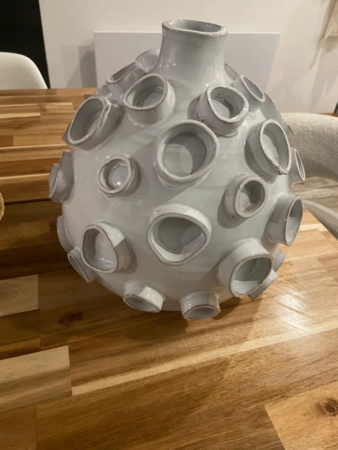 White Ceramic Orb Vase image indicator(2)