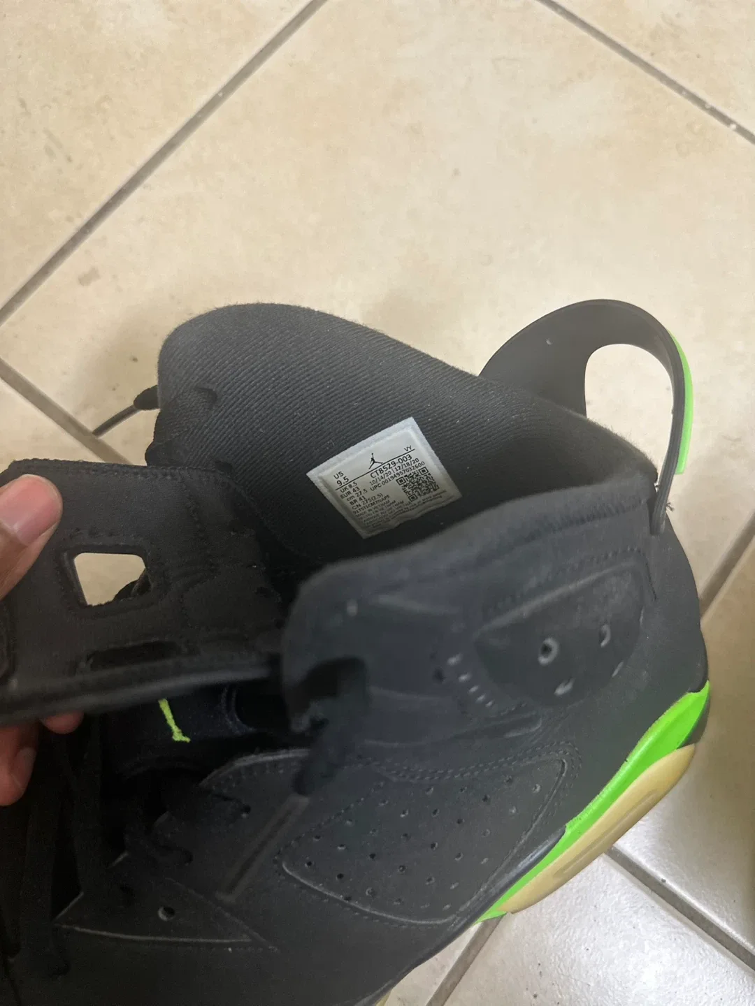 Jordan 6 Retro Electric Green, Size 9.5 image indicator(2)